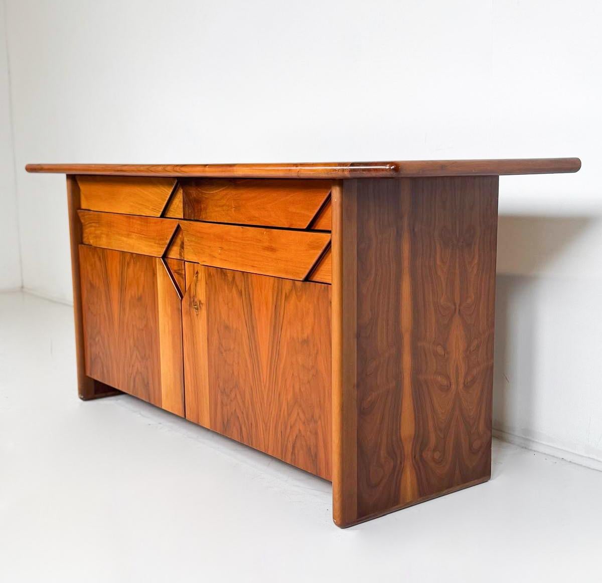 Credenza moderna di metà secolo di Titina Ammannati & Giampiero Vitelli per Catalano. 