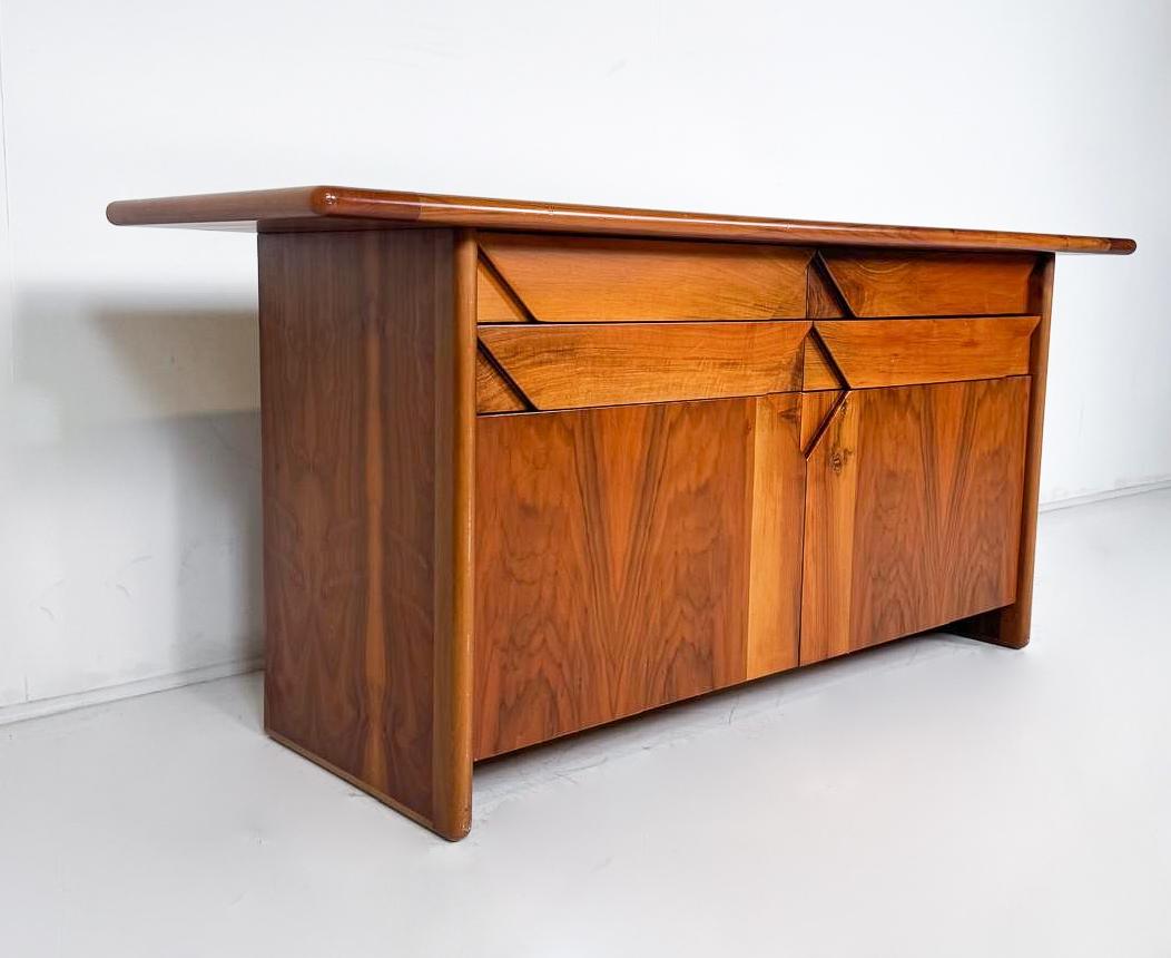 Italiano Credenza di metà secolo di Titina Ammanati & Giampiero Vitelli per Catalano in vendita
