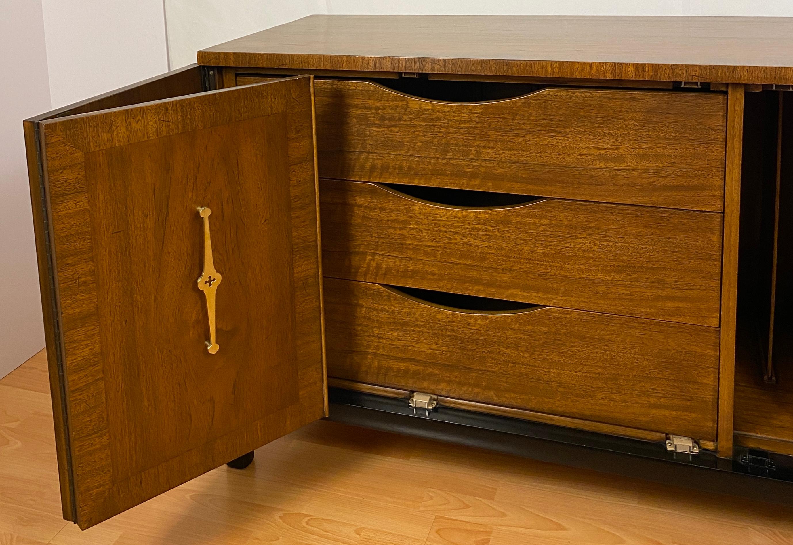 American Mid-Century Walnut Sideboard by Tomlinson Furniture, MCM Buffet or Credenza