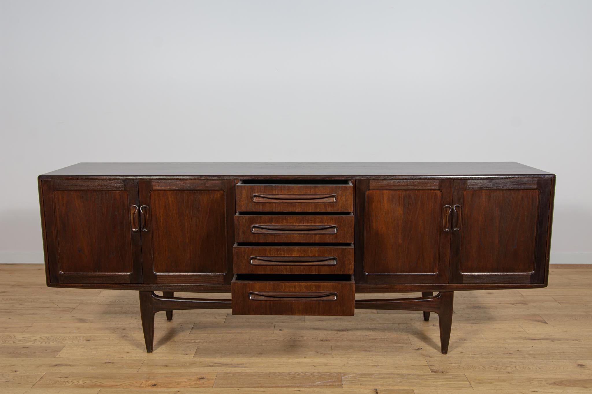 Credenza di metà secolo di Victor Wilkins per G-Plan, Regno Unito, anni '60 in vendita 3