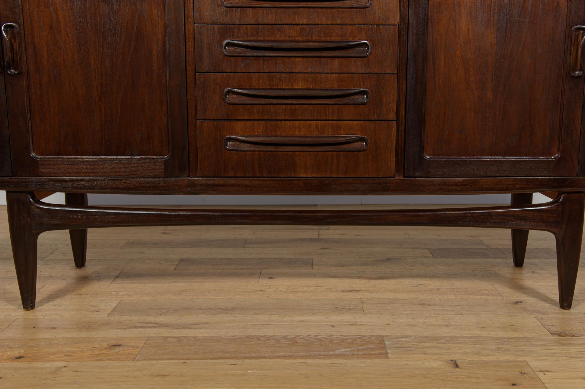Credenza di metà secolo di Victor Wilkins per G-Plan, Regno Unito, anni '60 in vendita 8