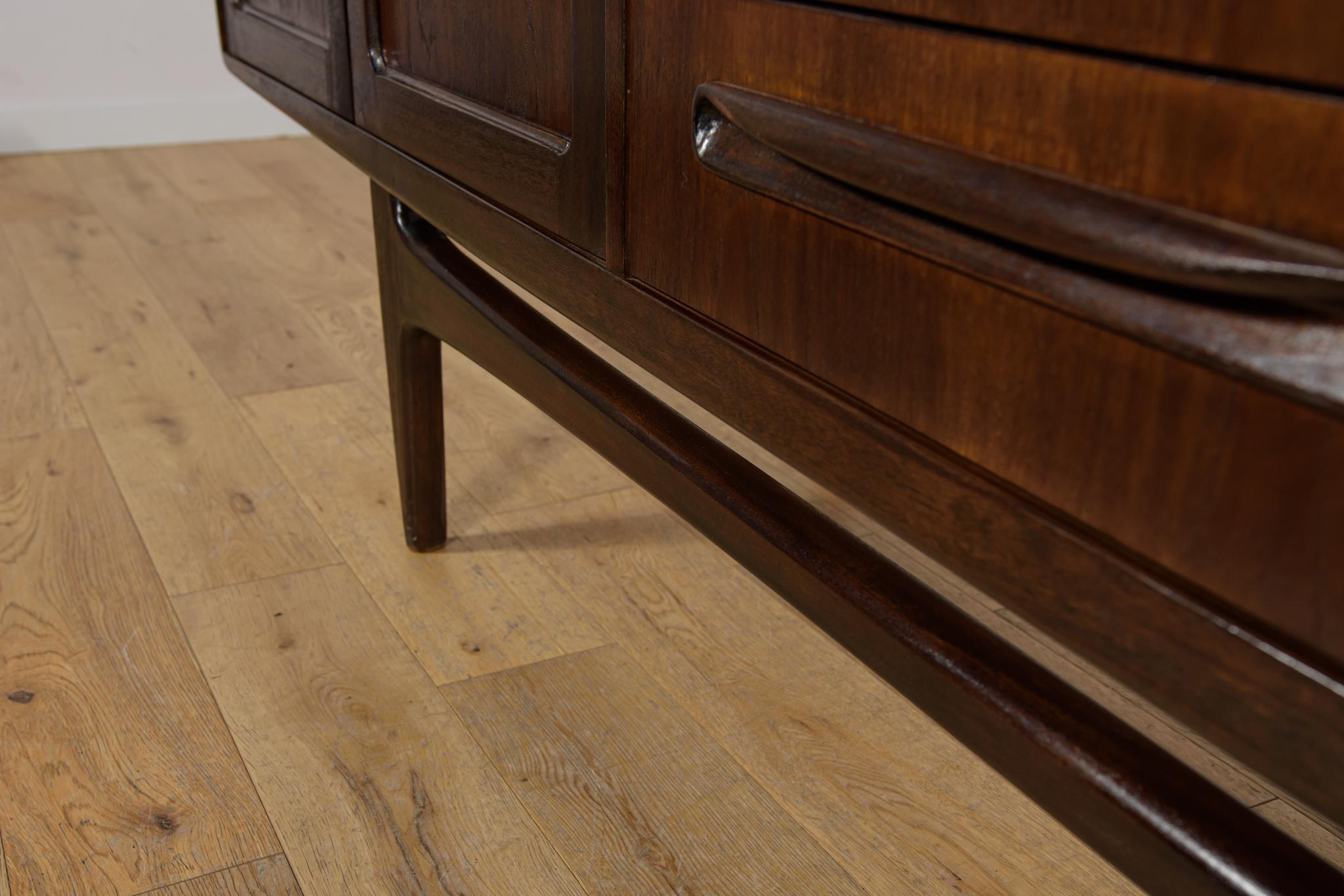 Credenza di metà secolo di Victor Wilkins per G-Plan, Regno Unito, anni '60 in vendita 9