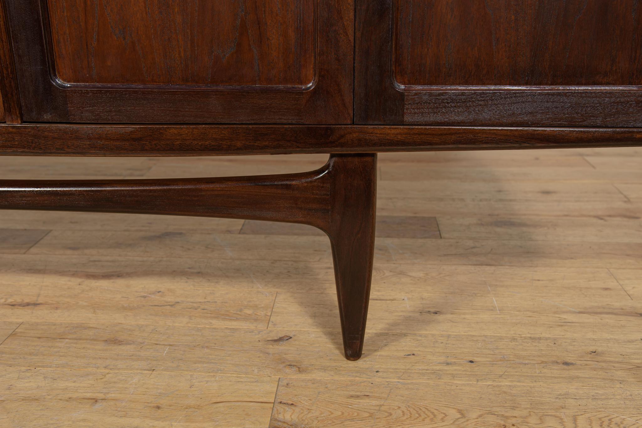 Credenza di metà secolo di Victor Wilkins per G-Plan, Regno Unito, anni '60 in vendita 10