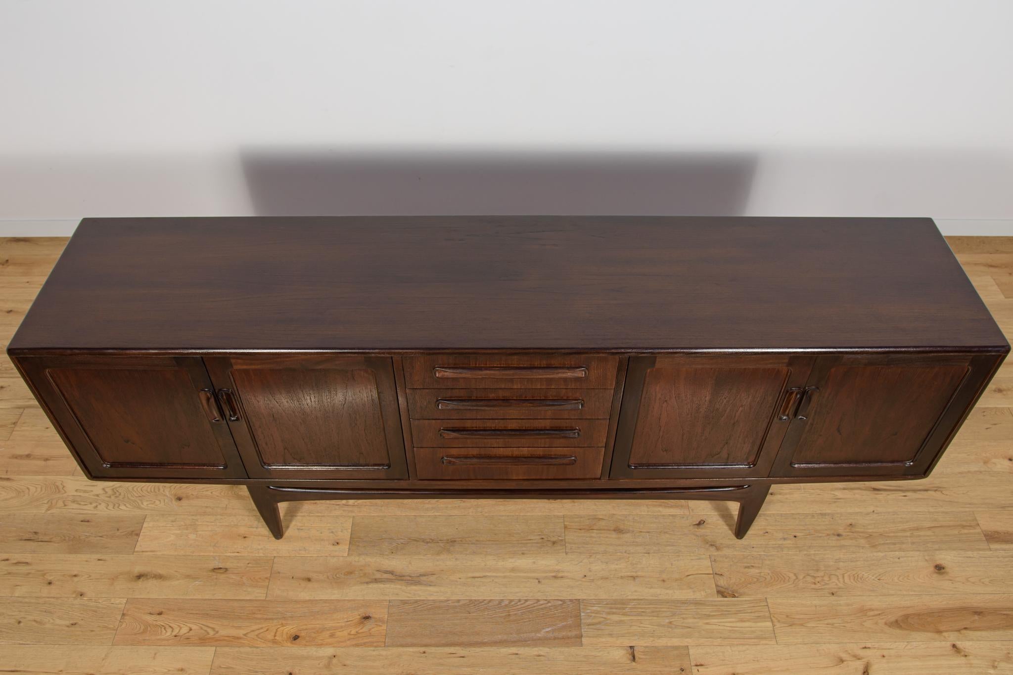 Britannico Credenza di metà secolo di Victor Wilkins per G-Plan, Regno Unito, anni '60 in vendita