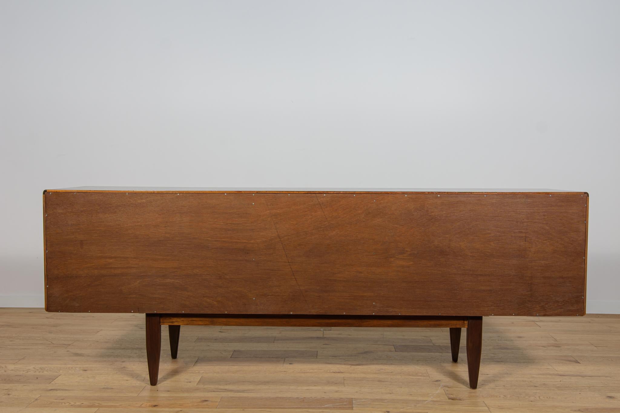 Metà XX secolo Credenza di metà secolo di Victor Wilkins per G-Plan, Regno Unito, anni '60 in vendita