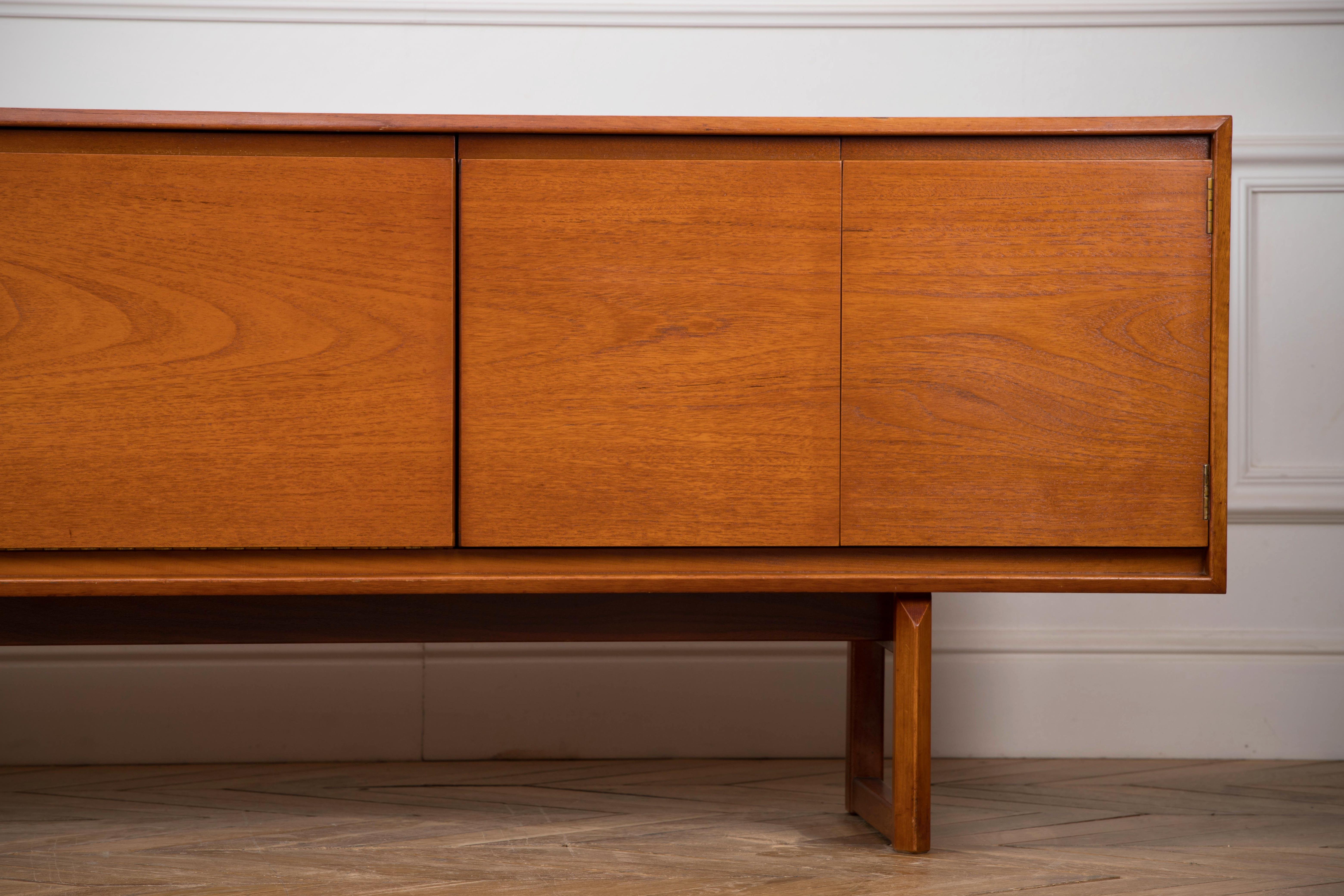 Midcentury Sideboard by White & Newton Classic Modern In Good Condition In Kaštel Sućurac, Splitsko-dalmatinska županija