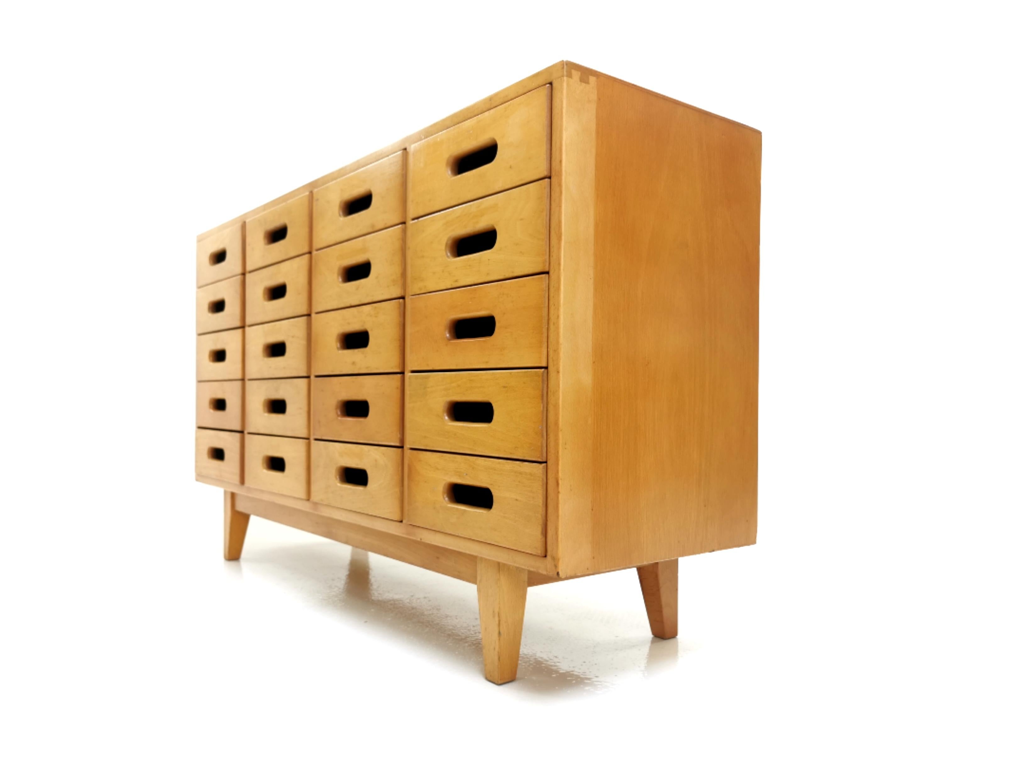 Esavian chest of drawers

Chest of drawers dating from the 1950s, designed by James Leonard and manufactured by Esavian, UK. 

Solid beech case, beech drawer fronts with cutaway handles.

Designed for the Educational Supply Association and as