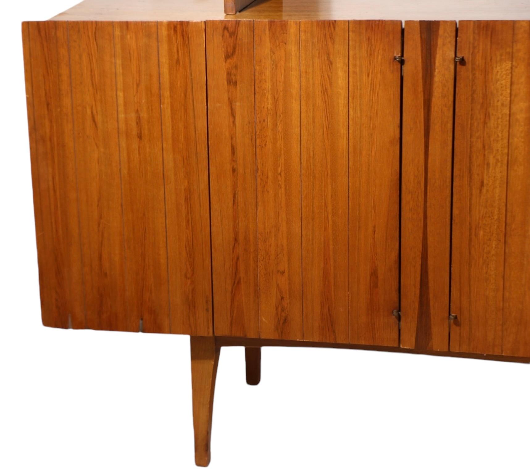 Mid Century Sideboard Credenza by The Lane Furniture Company c 1950/60's For Sale 4
