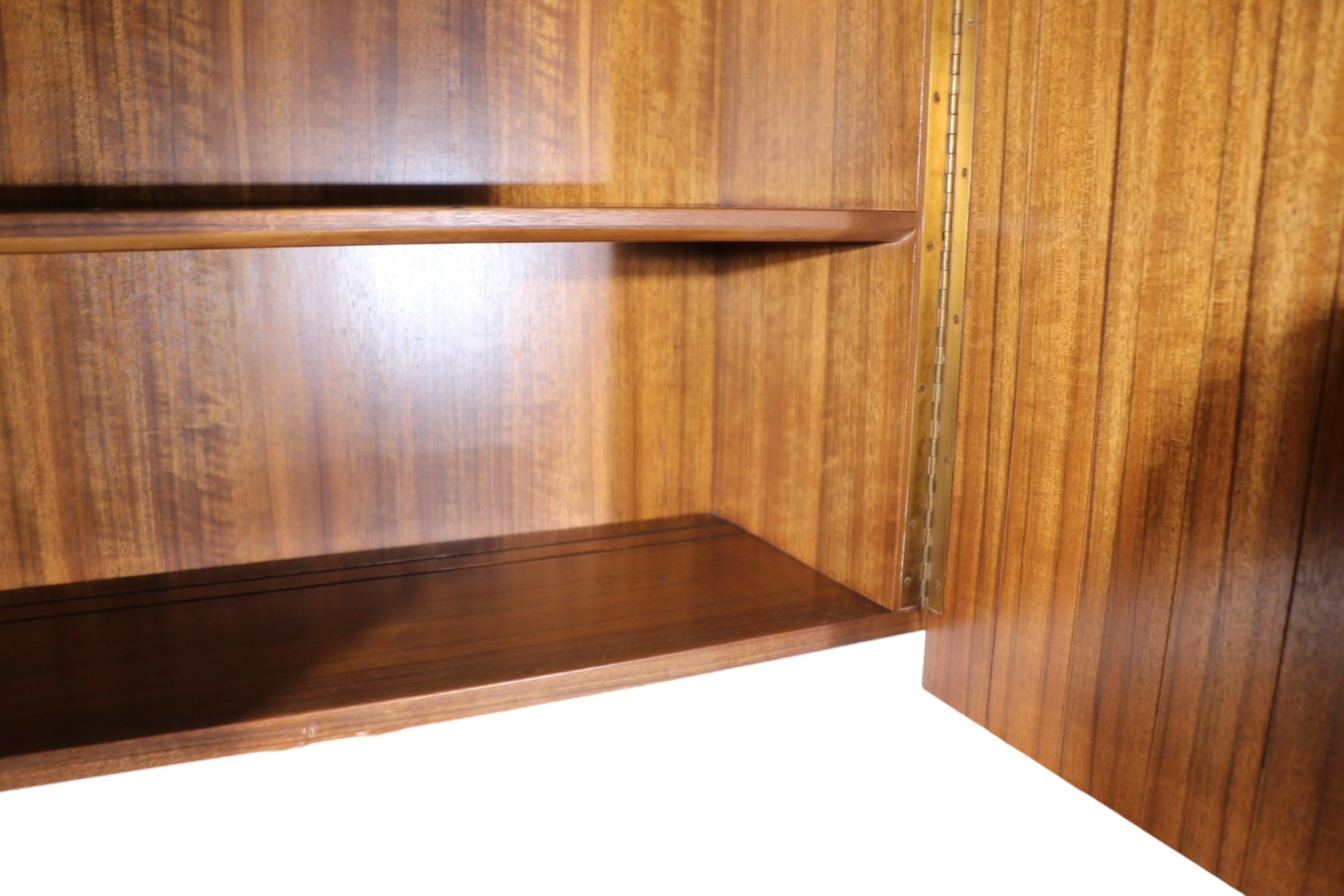 Mid Century Sideboard Credenza by The Lane Furniture Company c 1950/60's For Sale 7