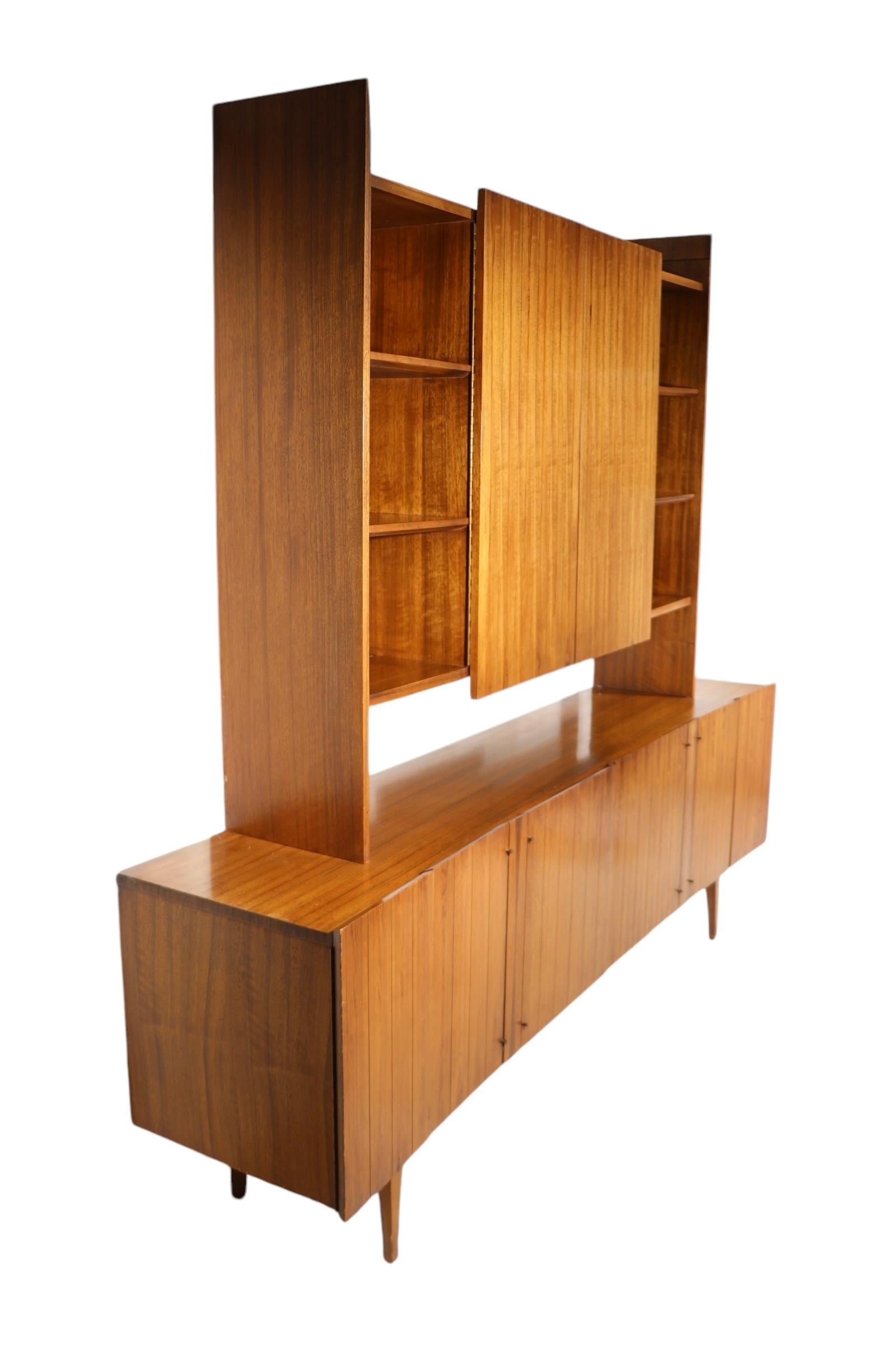 Mid Century Sideboard Credenza by The Lane Furniture Company c 1950/60's For Sale 10