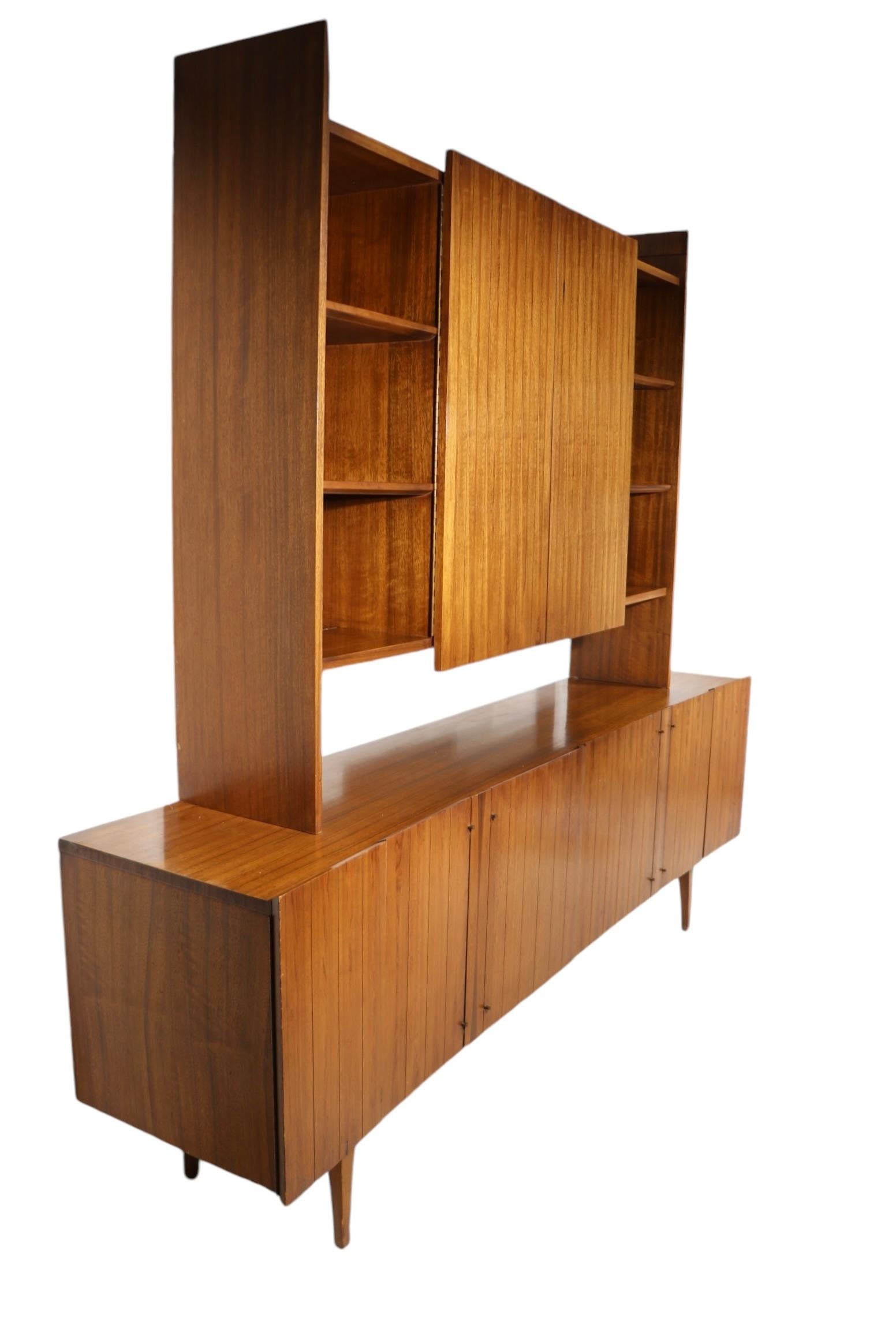 Mid Century Sideboard Credenza by The Lane Furniture Company c 1950/60's For Sale 11