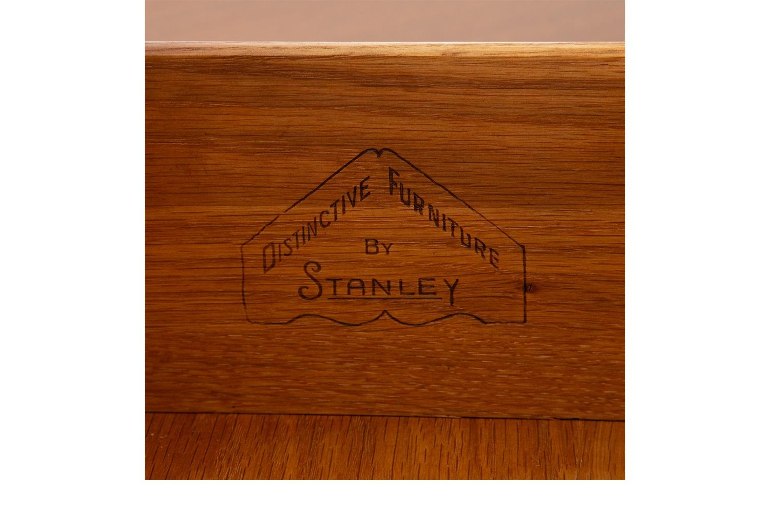 Credenza credenza cassettiera di metà secolo di Stanley in vendita 2