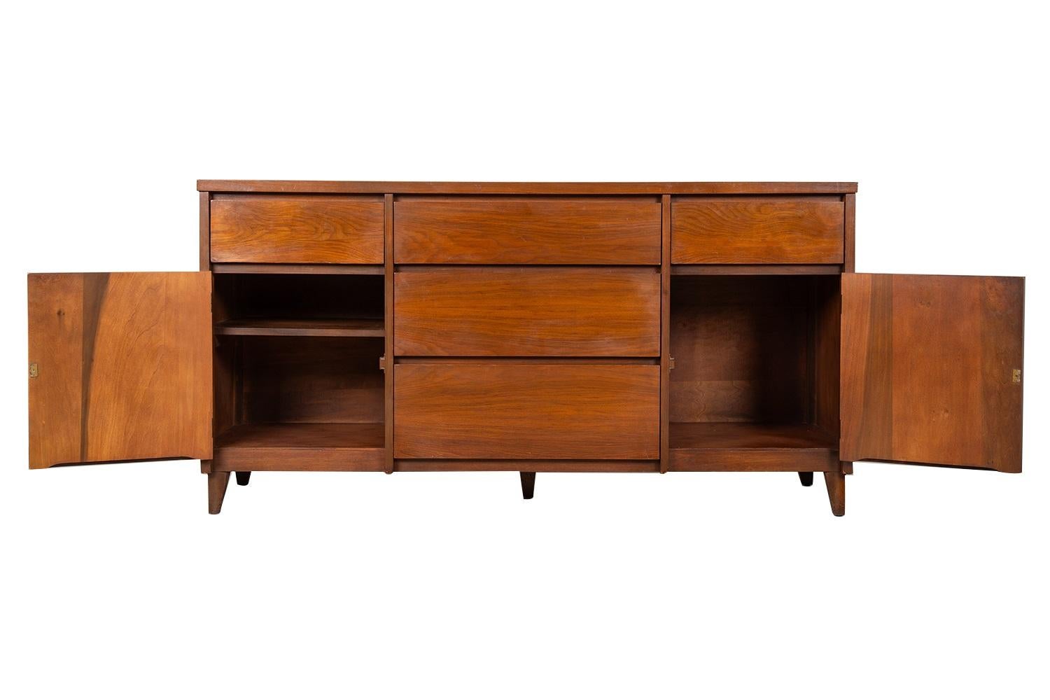 Credenza credenza cassettiera di metà secolo di Stanley in vendita 3