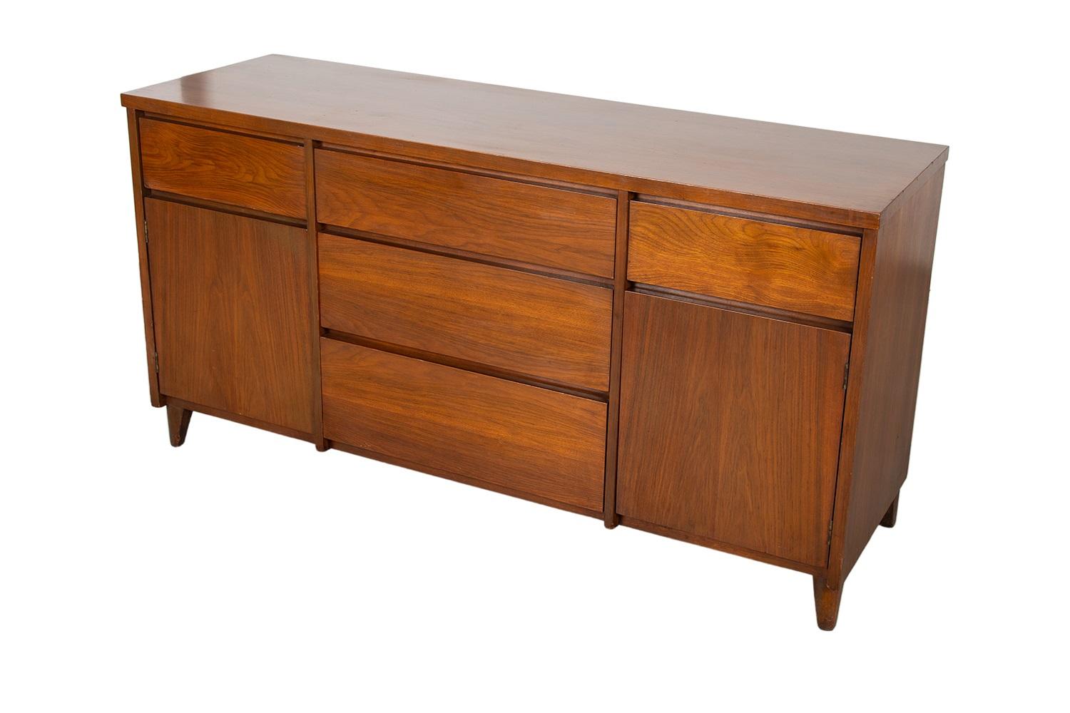 Credenza credenza cassettiera di metà secolo di Stanley in vendita 4