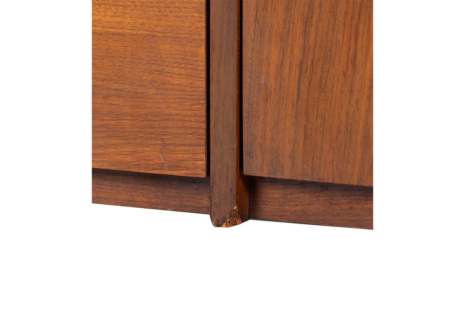 Credenza credenza cassettiera di metà secolo di Stanley In condizioni discrete in vendita a Baltimore, MD
