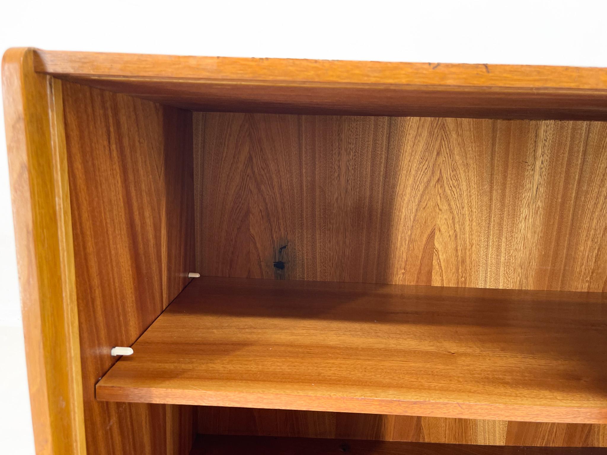 Credenza di metà secolo disegnata da Jindřich Jiroutek, anni '60 2