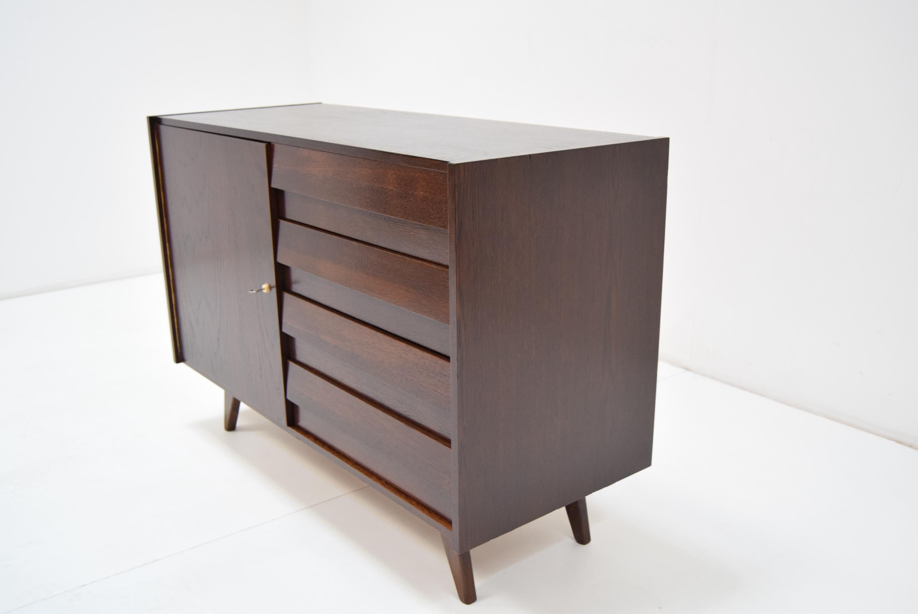 Mid-Century Sideboard Design by Jindřich Jiroutek, 1960's In Good Condition In Praha, CZ