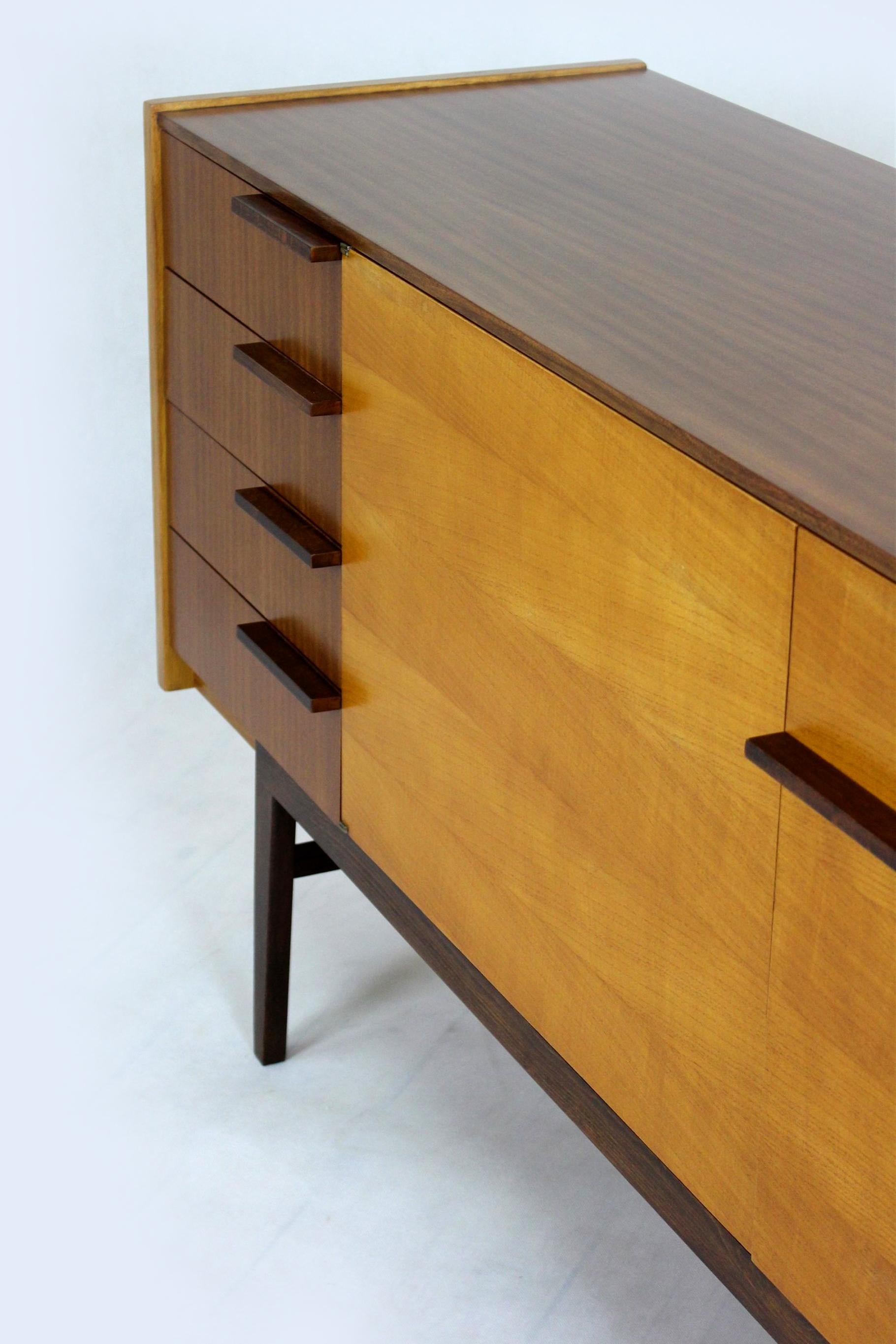 Mid-Century-Sideboard von UP Bucovice, 1960er Jahre im Angebot 9