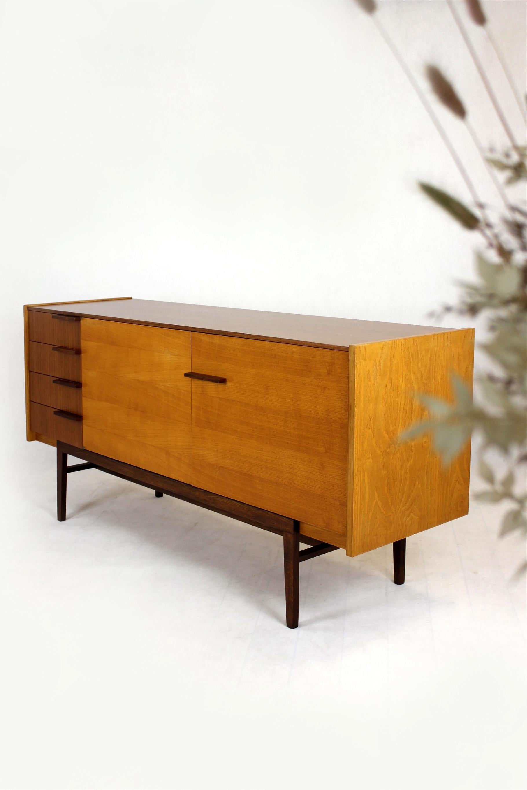 Mid-Century Sideboard from UP Bucovice, 1960s In Excellent Condition For Sale In Żory, PL