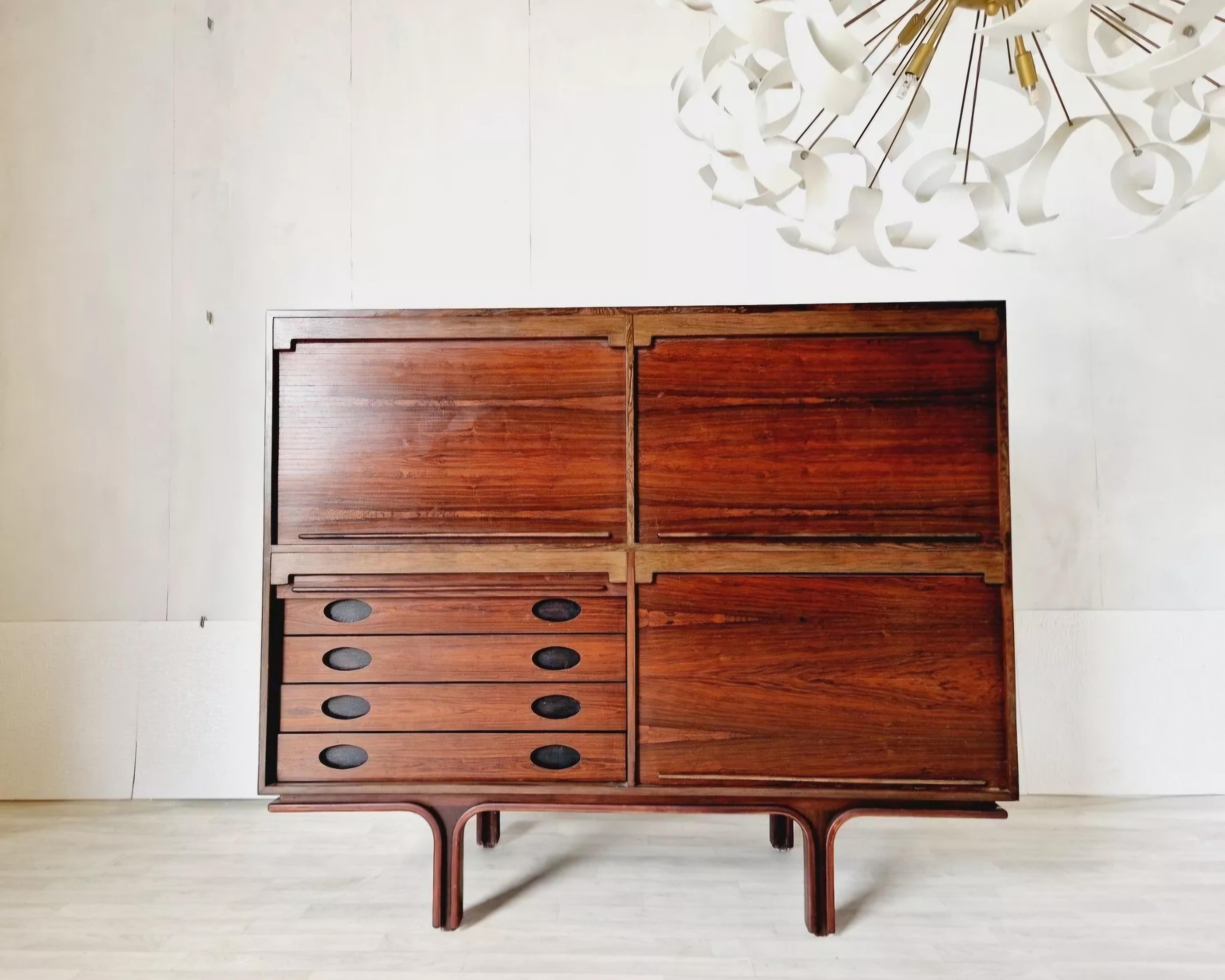 
This stunning vintage sideboard is a true statement piece for any room. It has a beautiful veneer finish and smooth features, with cup handles that add a touch of mid-century modern style. There are three compartments with shelves and one with 4