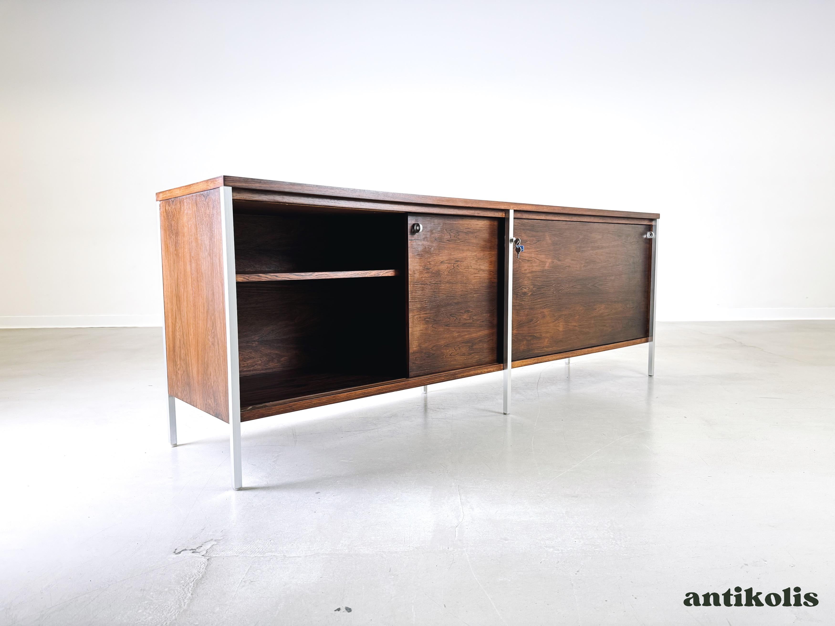 Mid-Century moderno Credenza di metà secolo Holzäpfel KG Herbert Hirche in legno di palissandro in vendita