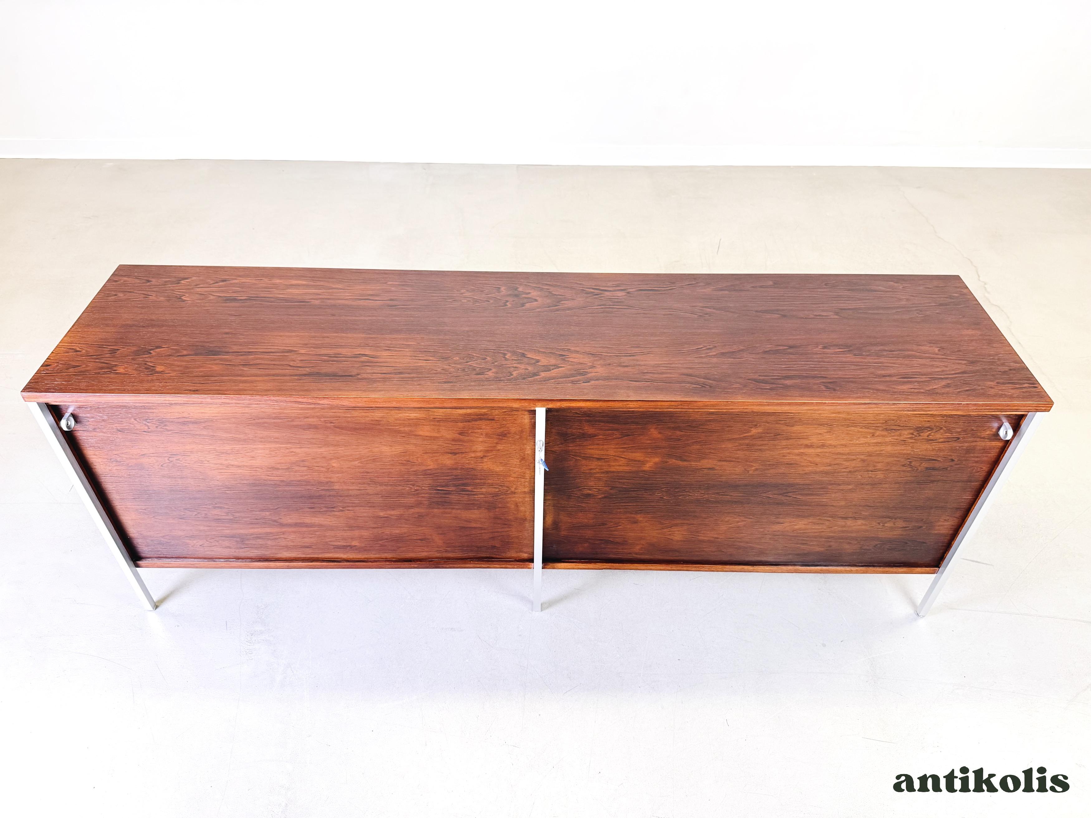 Credenza di metà secolo Holzäpfel KG Herbert Hirche in legno di palissandro In condizioni buone in vendita a Berlin, DE