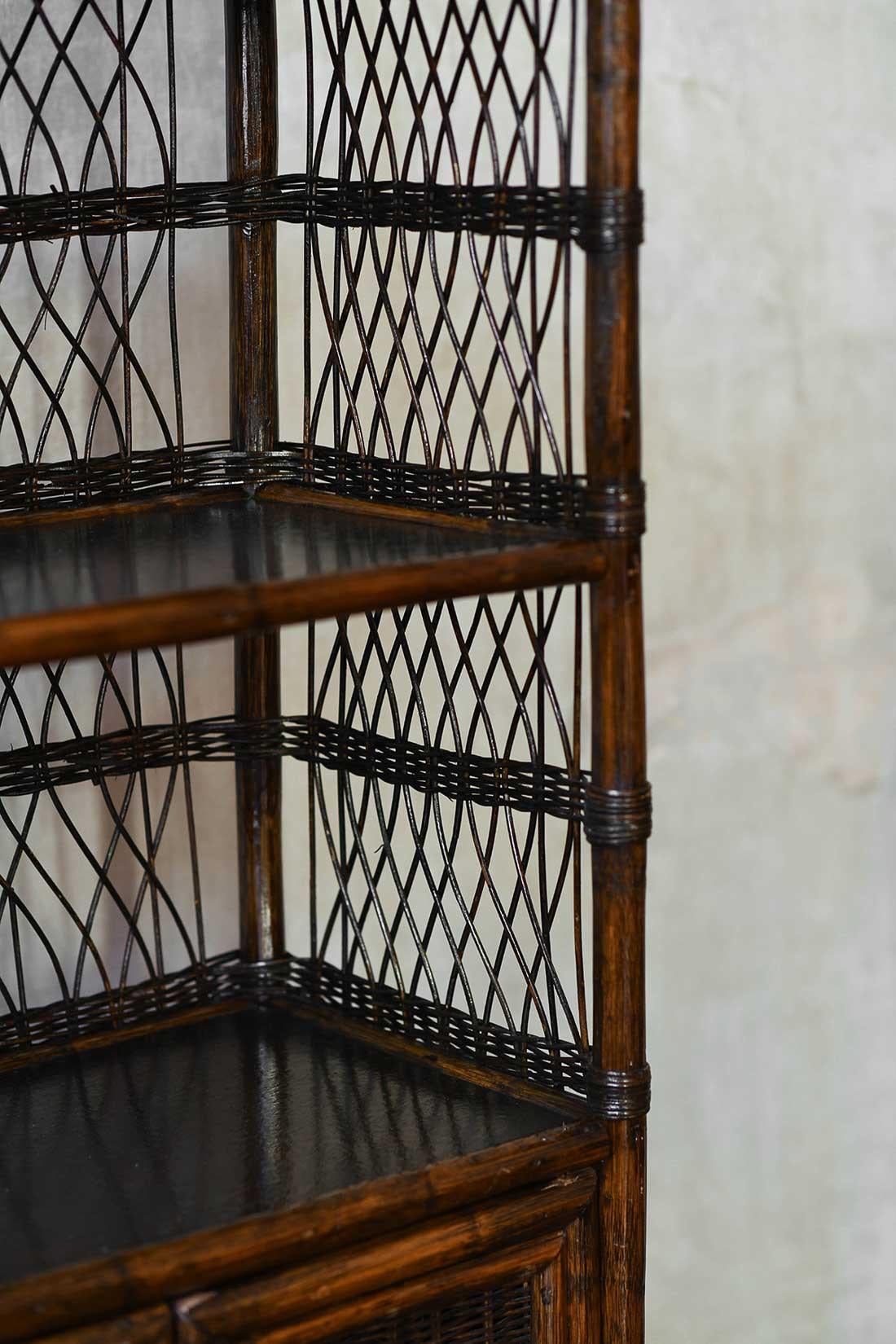 Credenza di metà secolo in giunco scuro. in vendita 3