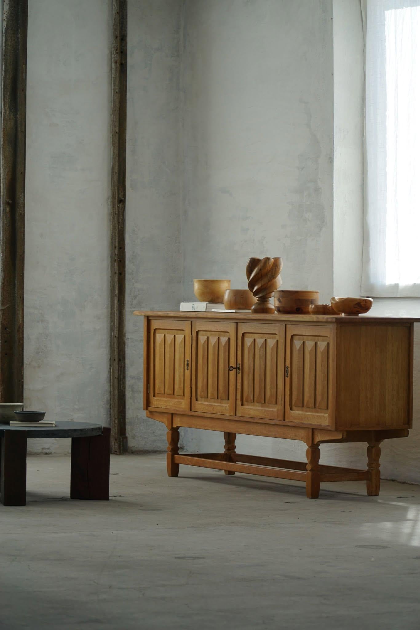 Credenza di metà secolo in Oak, realizzata da un ebanista danese negli anni '60 in vendita 3
