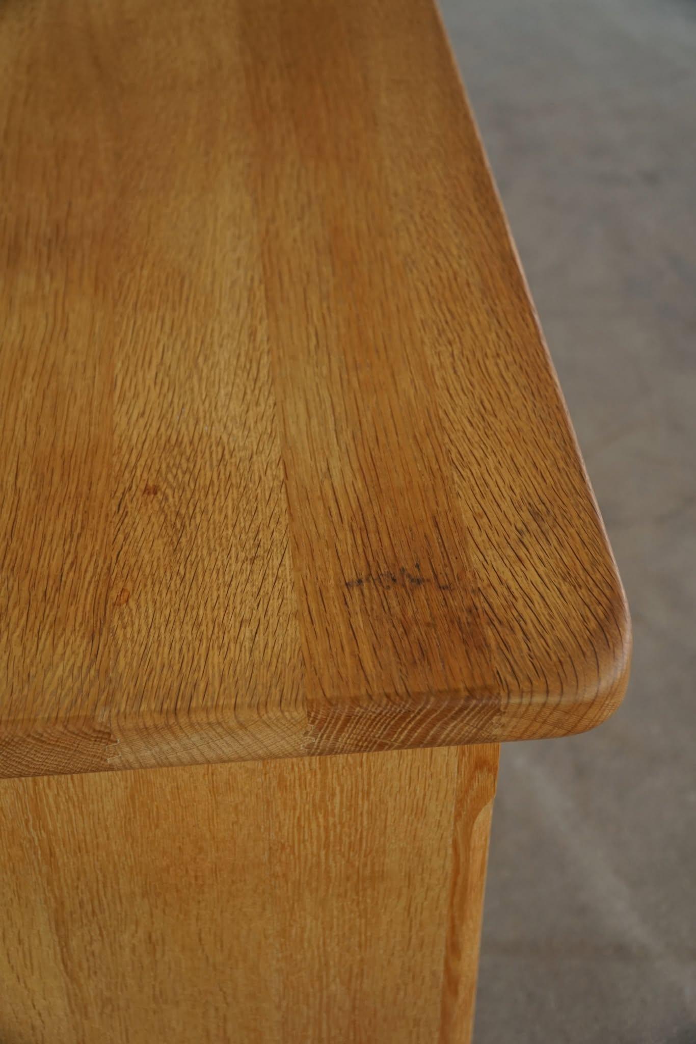Credenza di metà secolo in Oak, realizzata da un ebanista danese negli anni '60 in vendita 8