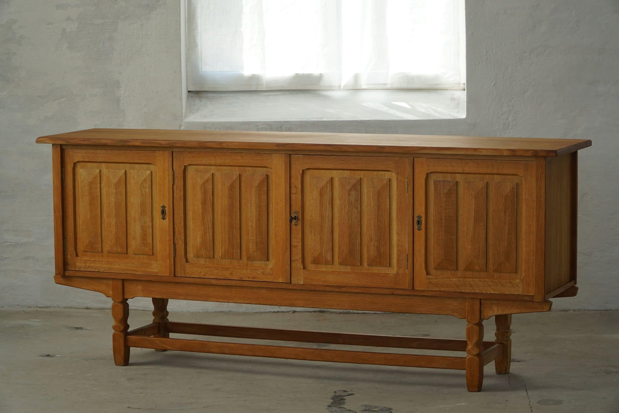 Credenza di metà secolo in Oak, realizzata da un ebanista danese negli anni '60 in vendita 9