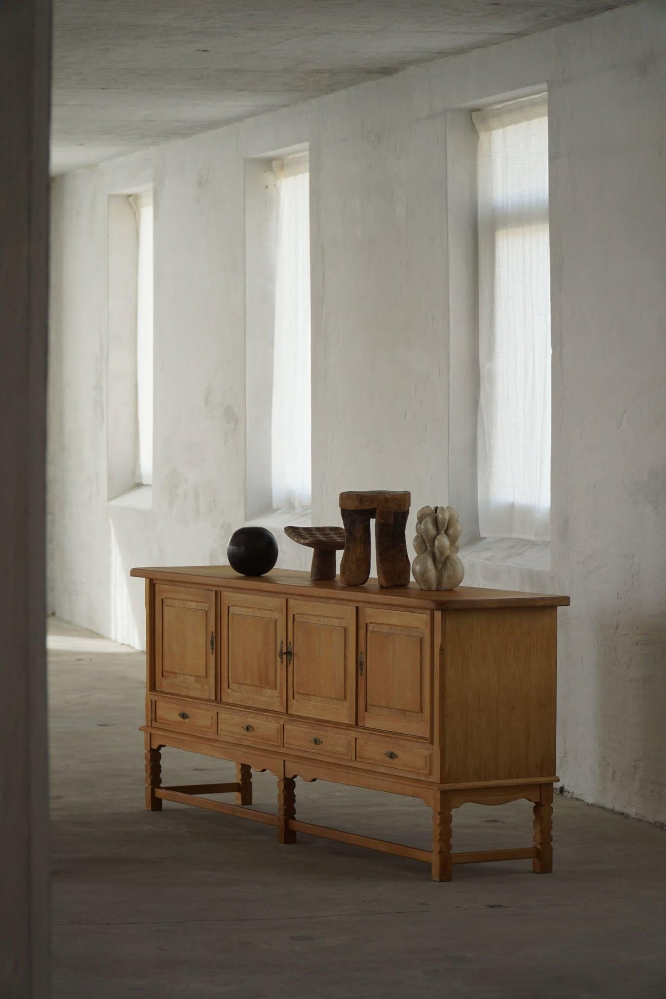 Danese Credenza di metà secolo in Oak, realizzata da un ebanista danese negli anni '60 in vendita
