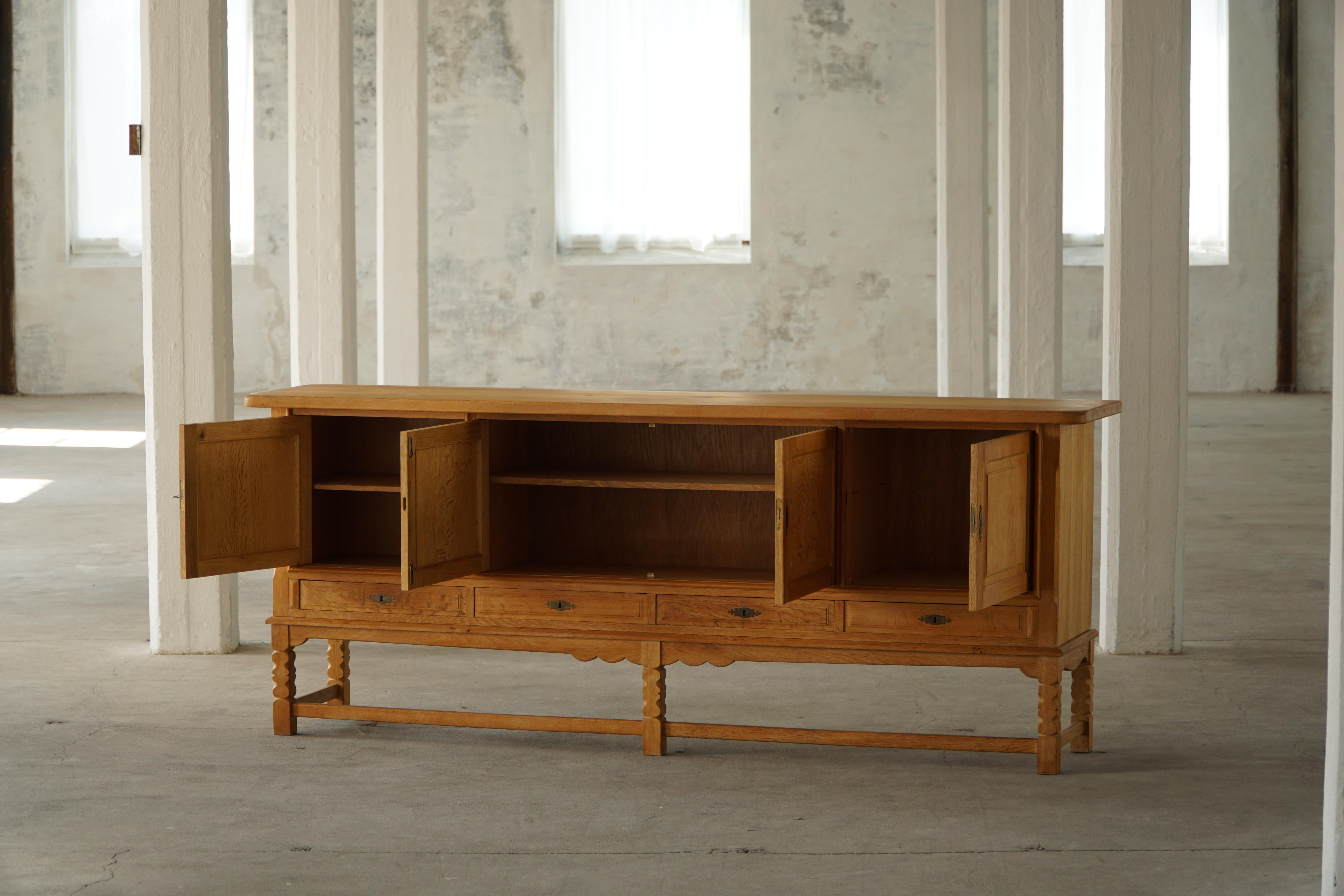 Mid Century Sideboard in Oak, Made by a Danish Cabinetmaker in the 1960s In Good Condition For Sale In Odense, DK