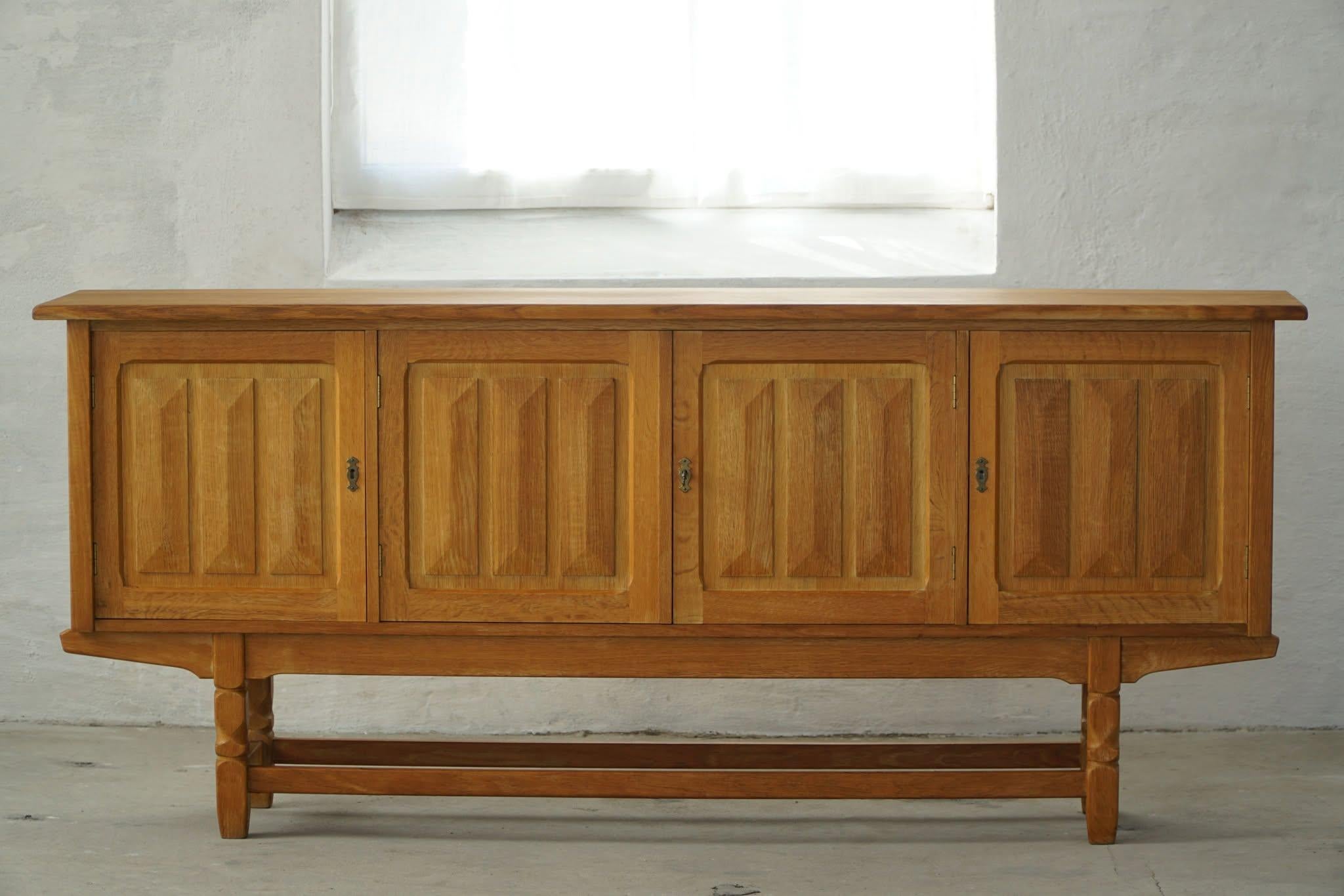 Credenza di metà secolo in Oak, realizzata da un ebanista danese negli anni '60 In condizioni buone in vendita a Odense, DK