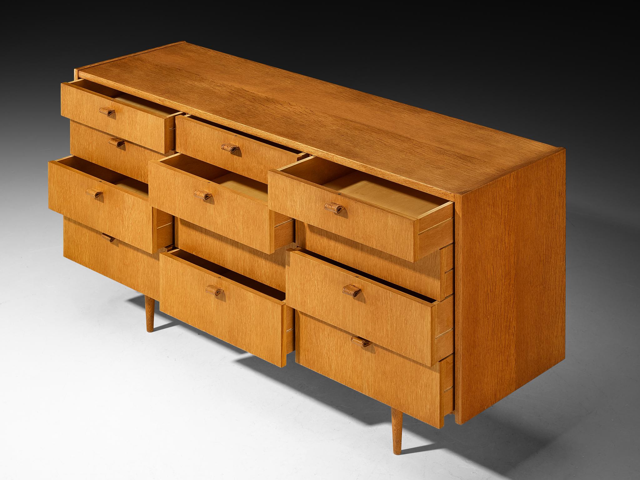 Mid-Century Sideboard in Oak with Leather Handles In Good Condition For Sale In Waalwijk, NL
