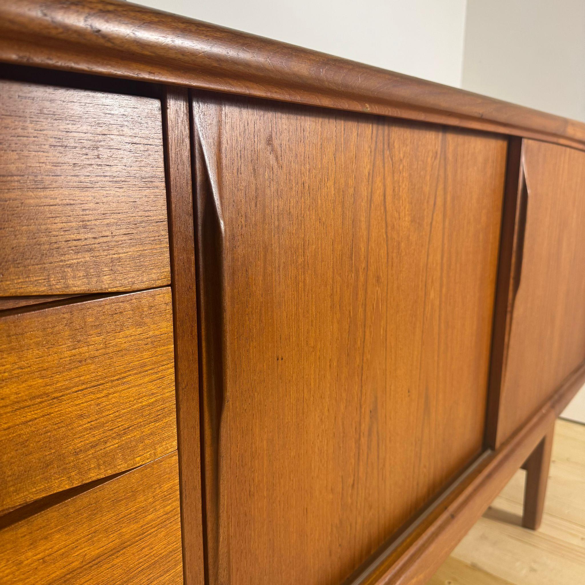 Mid Century Sideboard aus Teakholz von Axel Christensen für ACO Mobler, Dänemark 1960 (Moderne der Mitte des Jahrhunderts) im Angebot