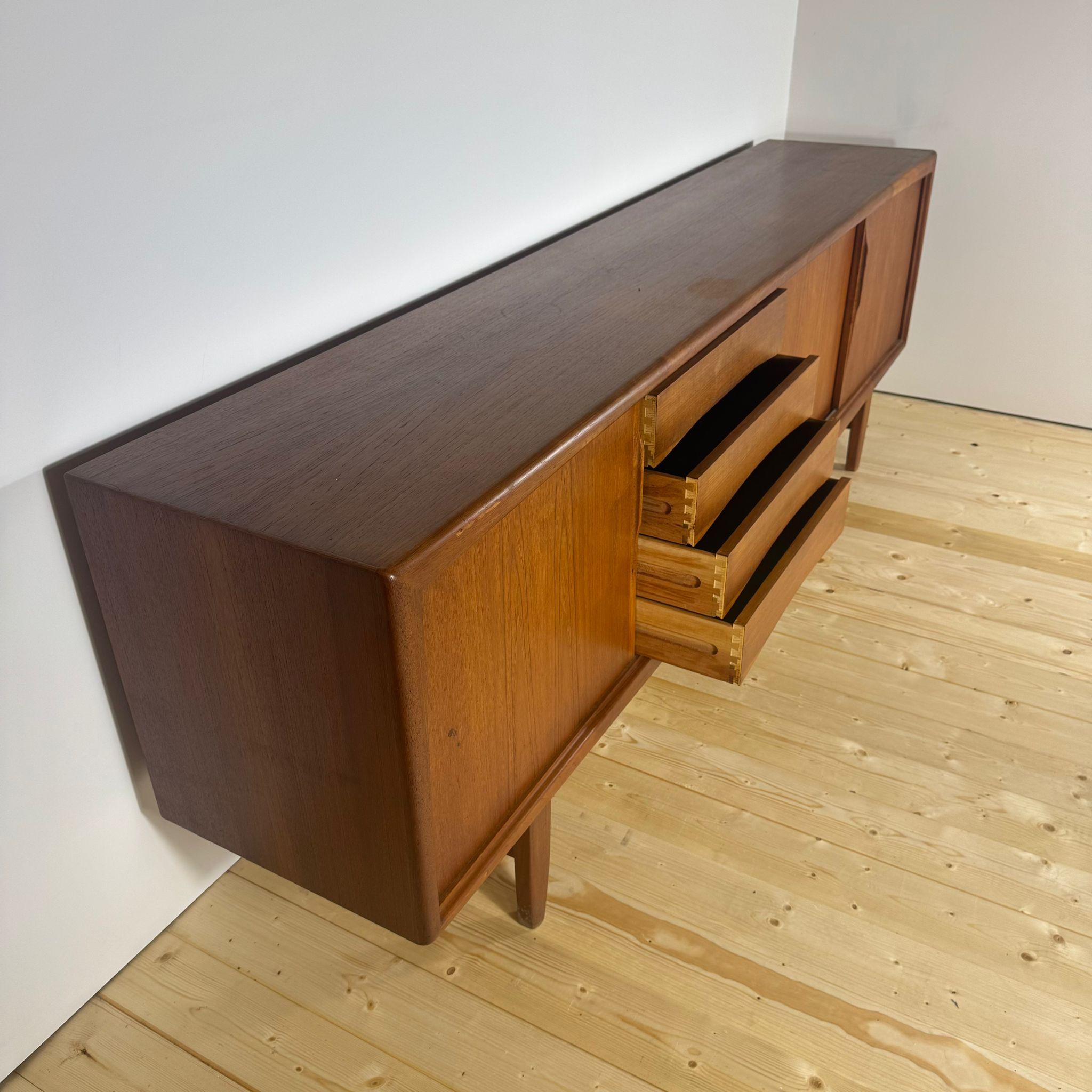 Mid Century Sideboard aus Teakholz von Axel Christensen für ACO Mobler, Dänemark 1960 im Zustand „Gut“ im Angebot in Torino, IT