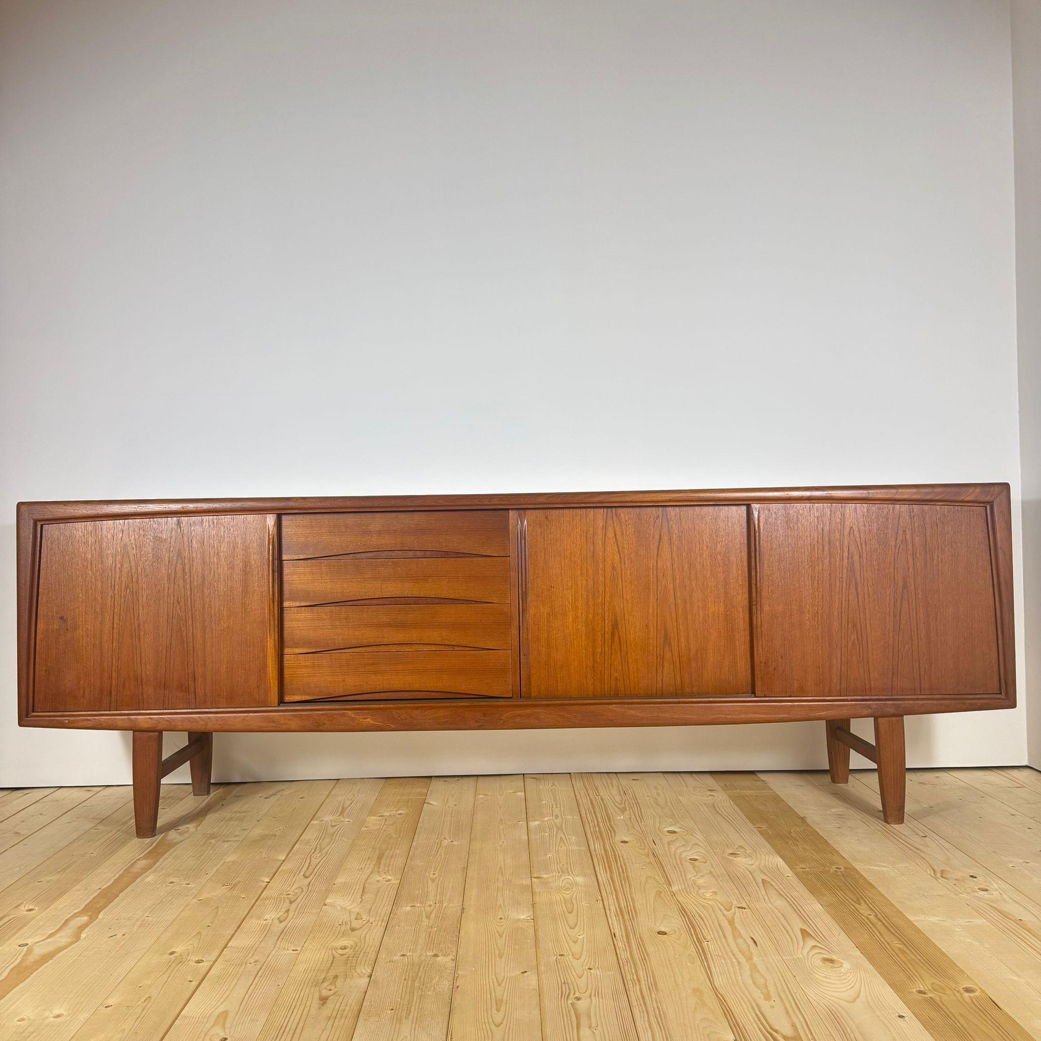 Mid Century Sideboard aus Teakholz von Axel Christensen für ACO Mobler, Dänemark 1960 (Mitte des 20. Jahrhunderts) im Angebot