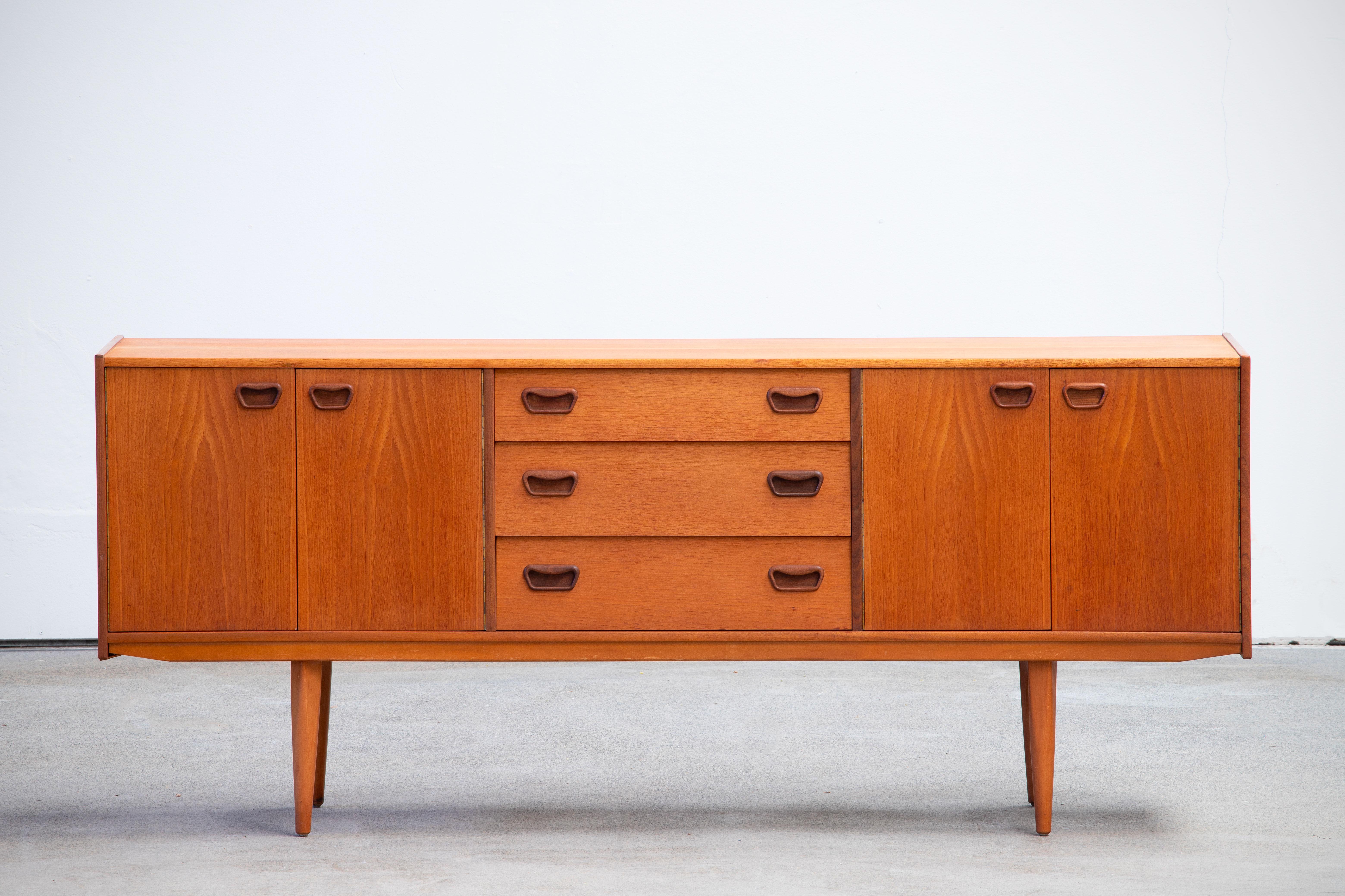 Mid-Century Modern Buffet en teck du milieu du siècle, Danemark, années 1960 en vente