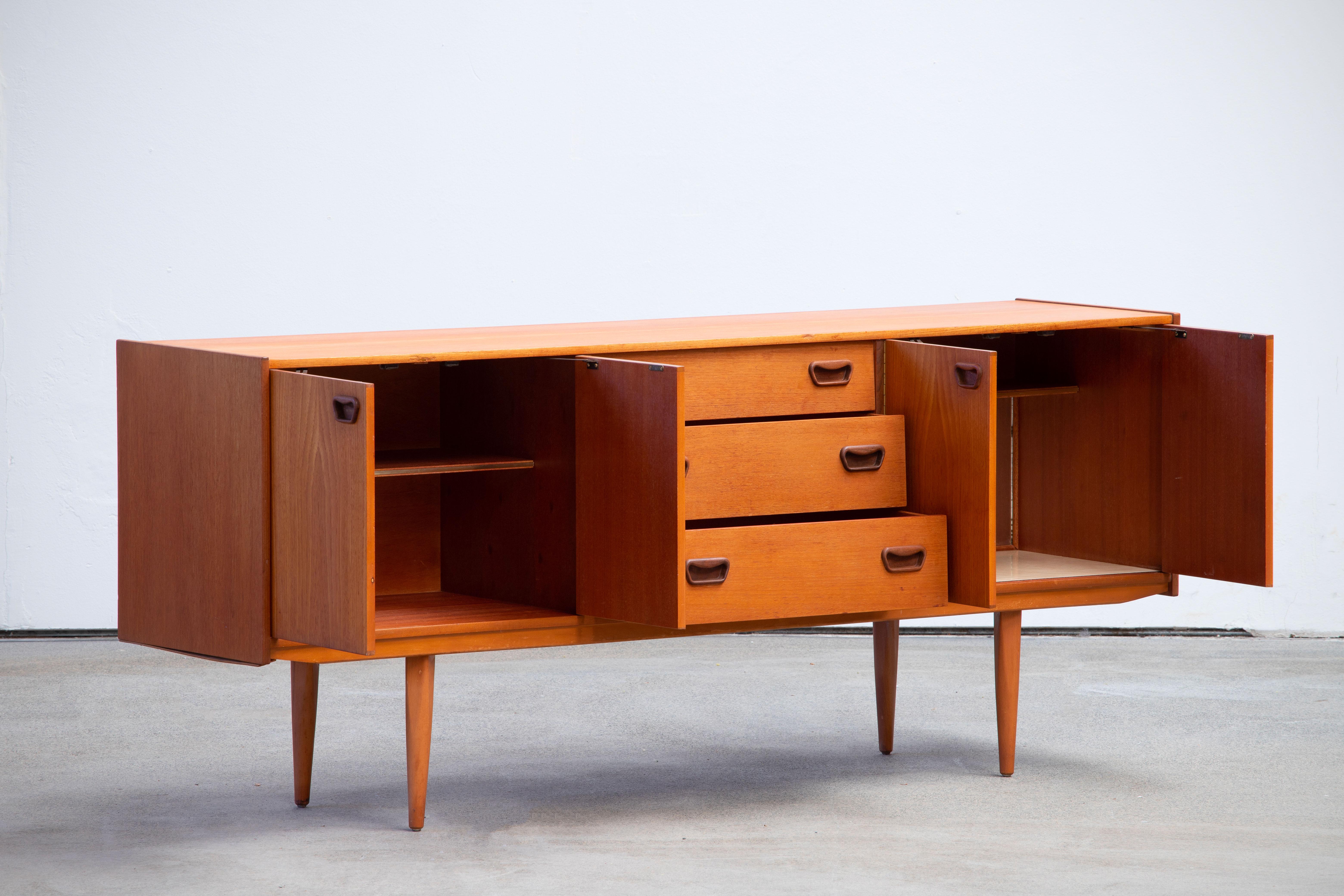 Mid-Century Sideboard in Teak, Denmark, 1960s In Good Condition For Sale In Wiesbaden, DE