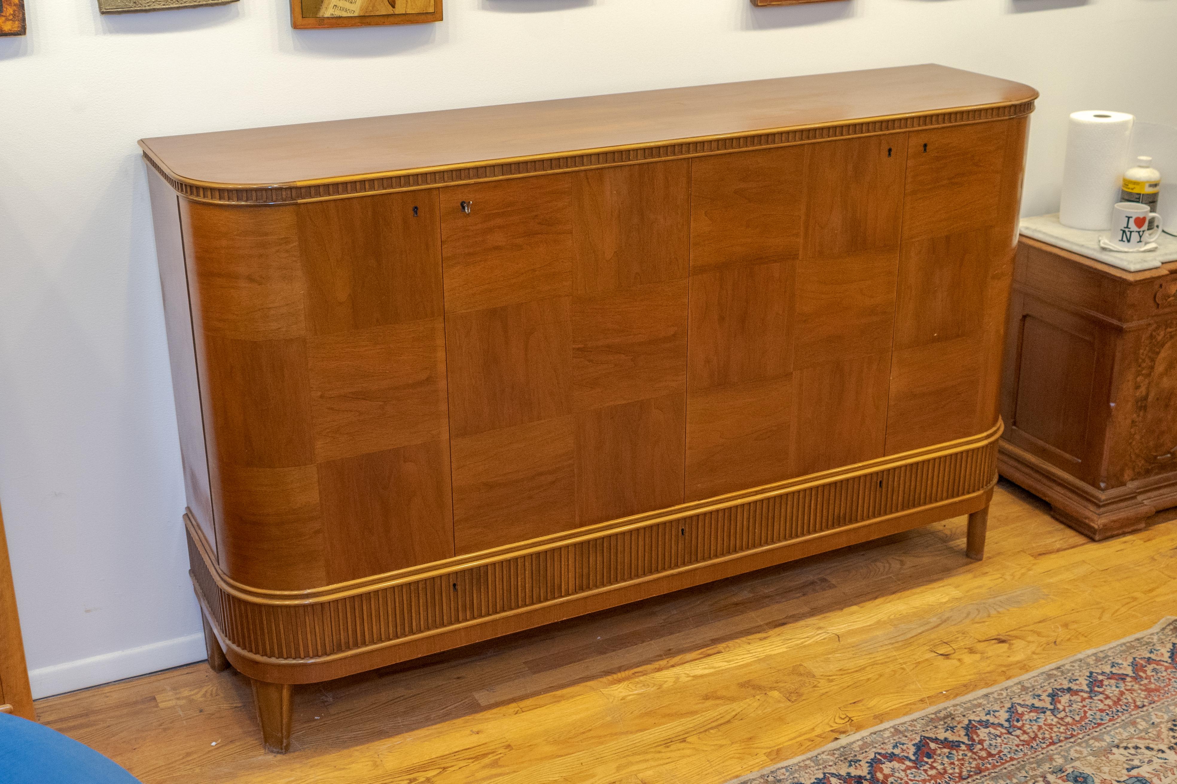 Midcentury Sideboard in Walnut, Sweden, circa 1940 In Good Condition For Sale In New York, NY