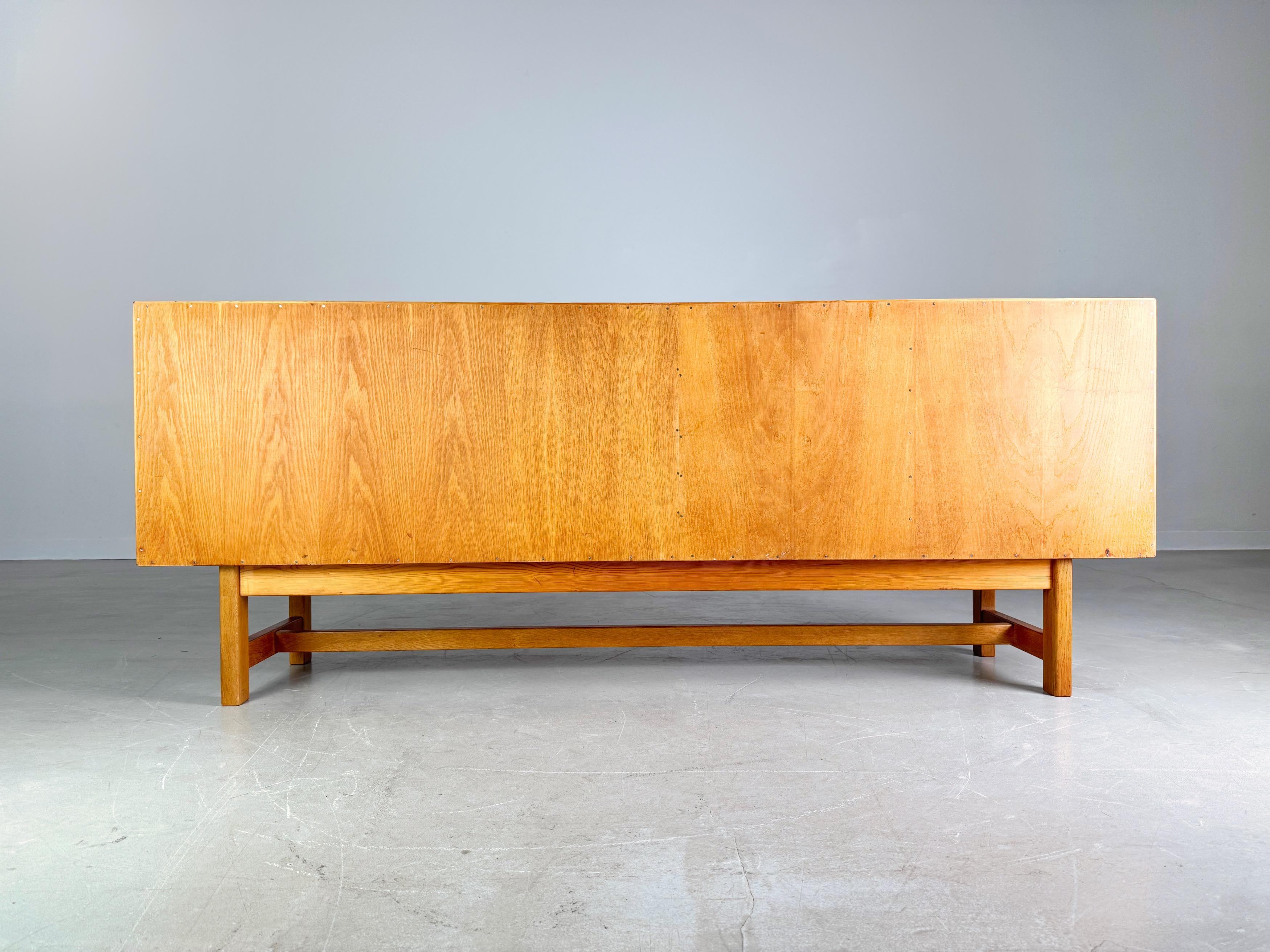 Credenza di metà secolo KP Møbler Kurt Ostervig Oak in vendita 2