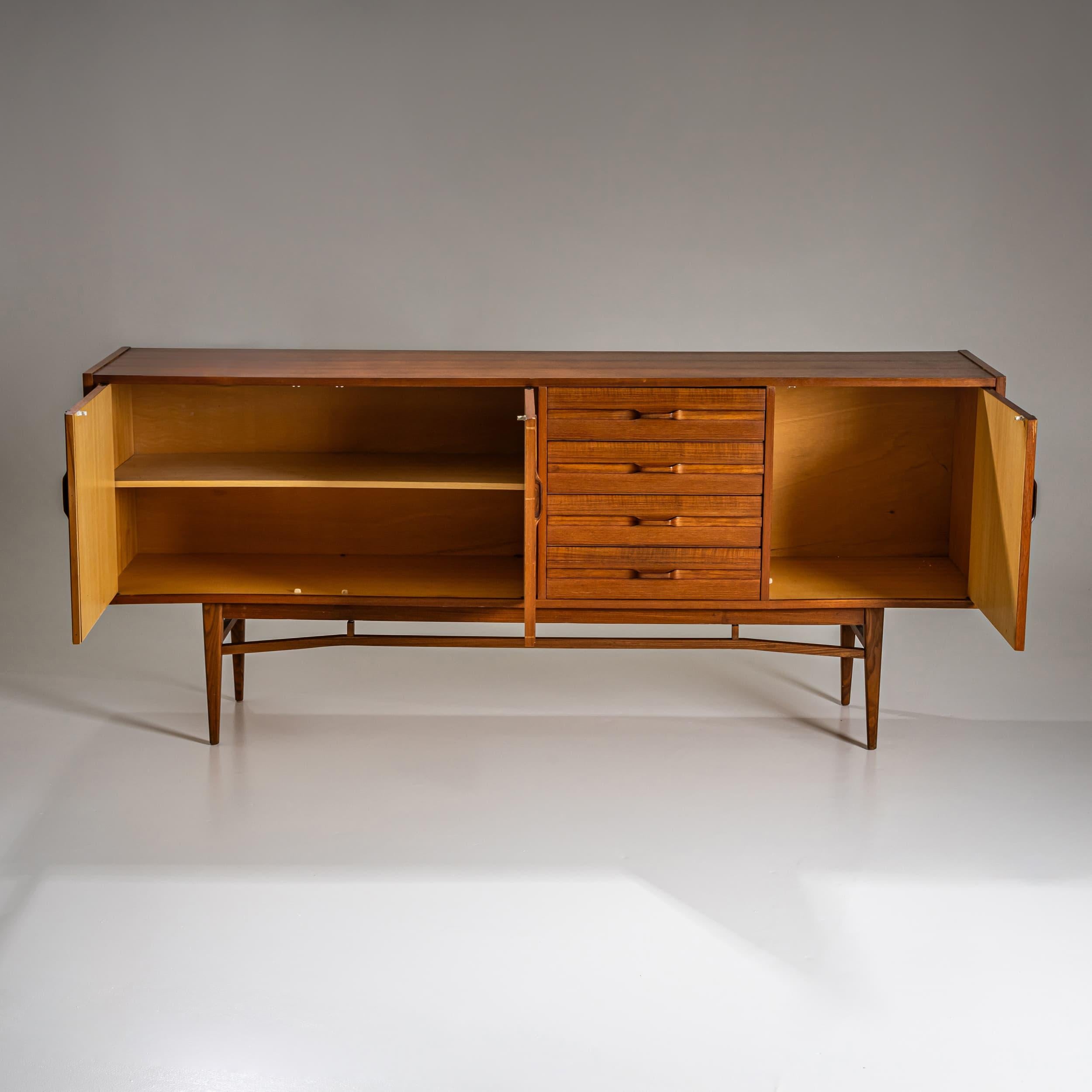 Mid-Century Sideboard, wahrscheinlich Italien, 1960er Jahre (Mitte des 20. Jahrhunderts) im Angebot