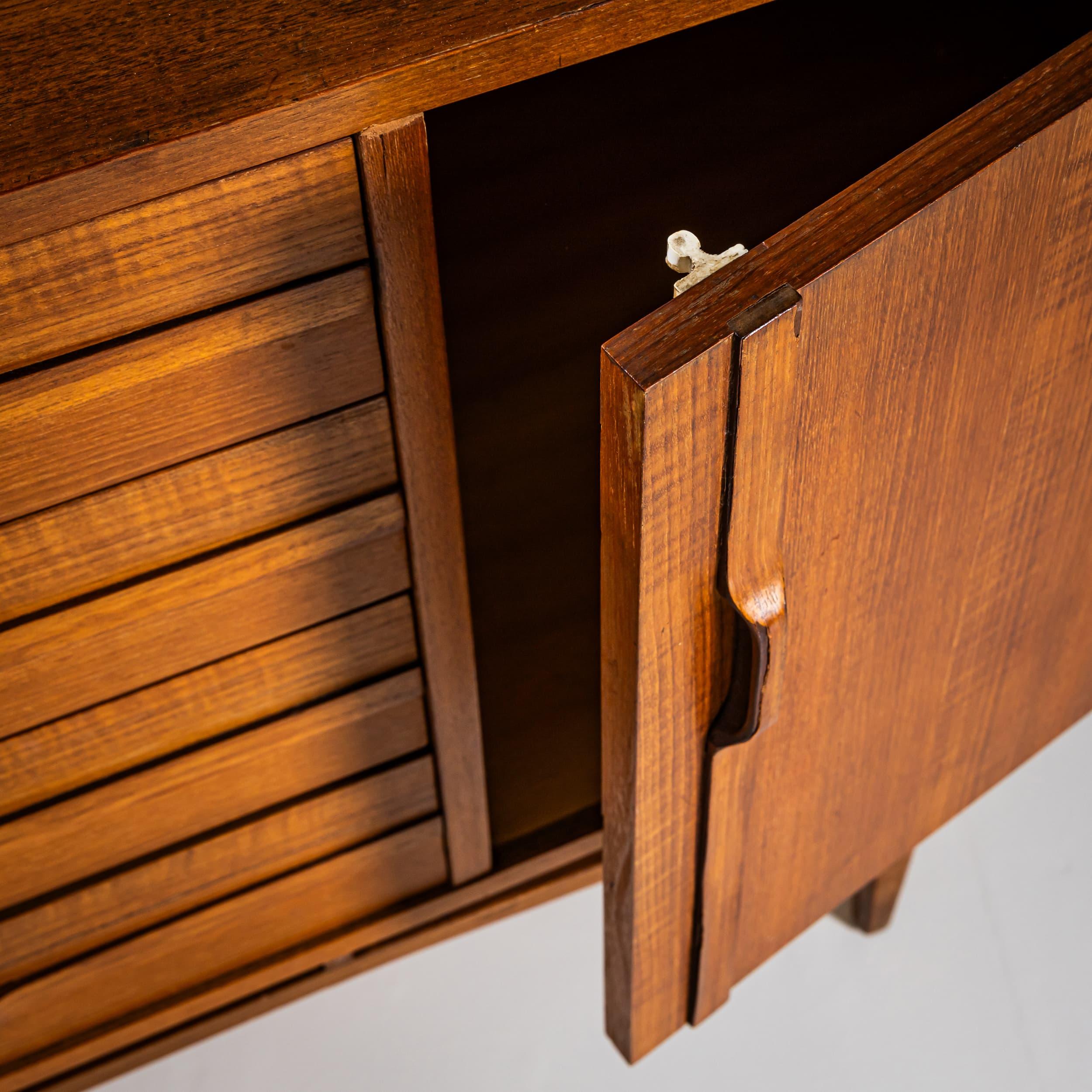 Mid-Century Sideboard, wahrscheinlich Italien, 1960er Jahre im Angebot 1