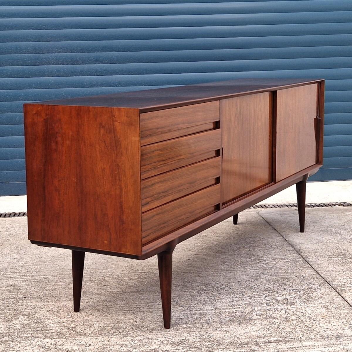 Mid Century sideboard Model 18 by Gunni Omann In Good Condition For Sale In Brussels , BE