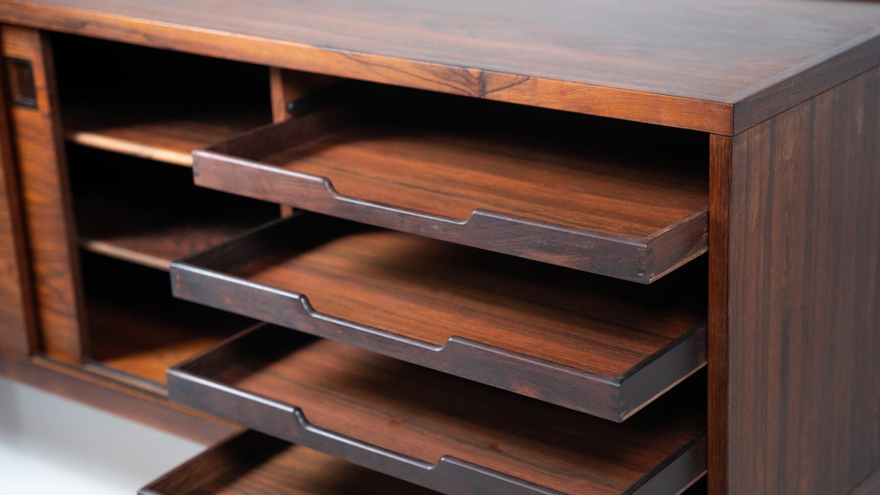 Credenza di metà secolo Model 20 di Niels O. Moller, Mobelfabrik, Danimarca, anni '60 in vendita 9