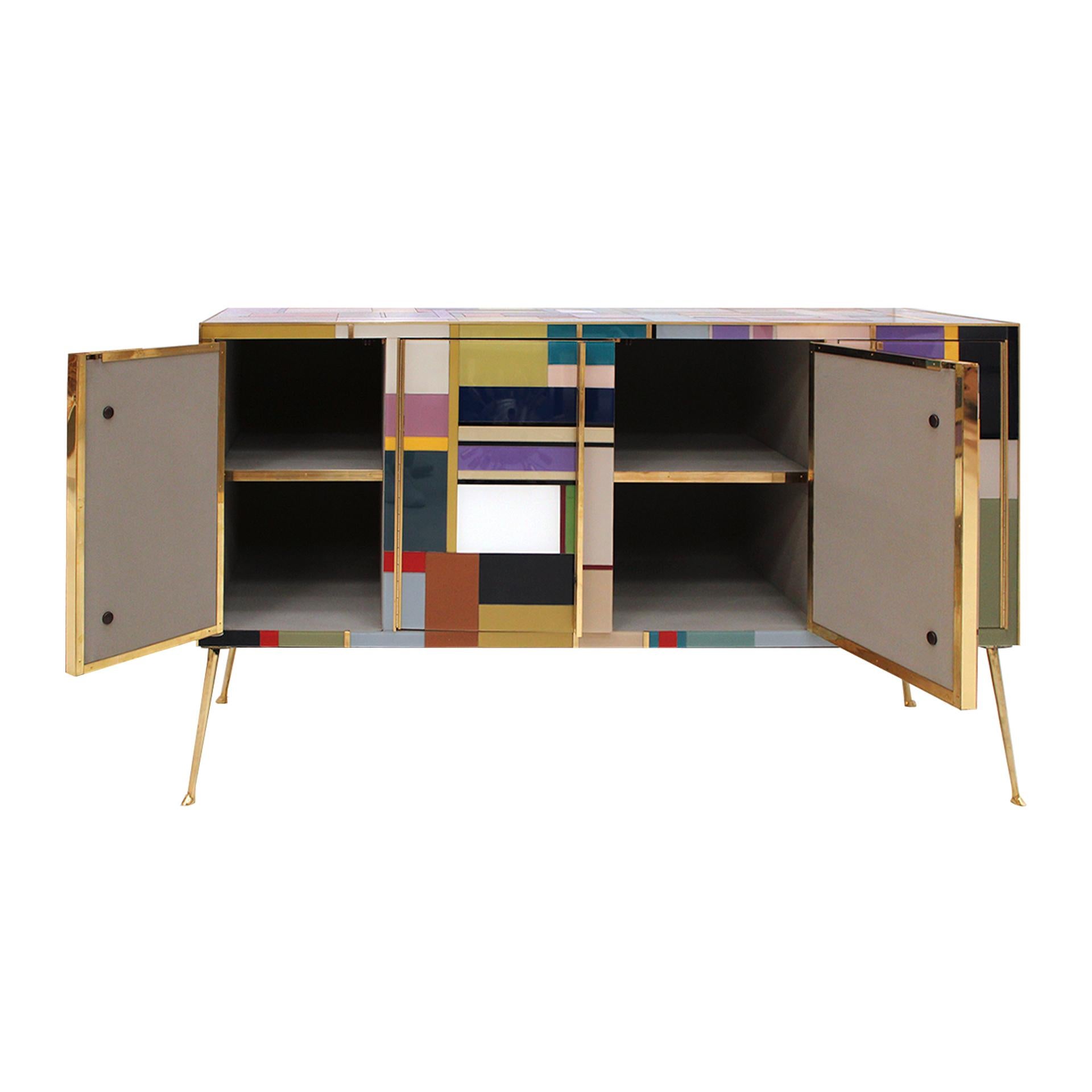 Mid-Century moderno Credenza di metà secolo, recentemente riadattata in vetro colorato e ottone, Italia in vendita