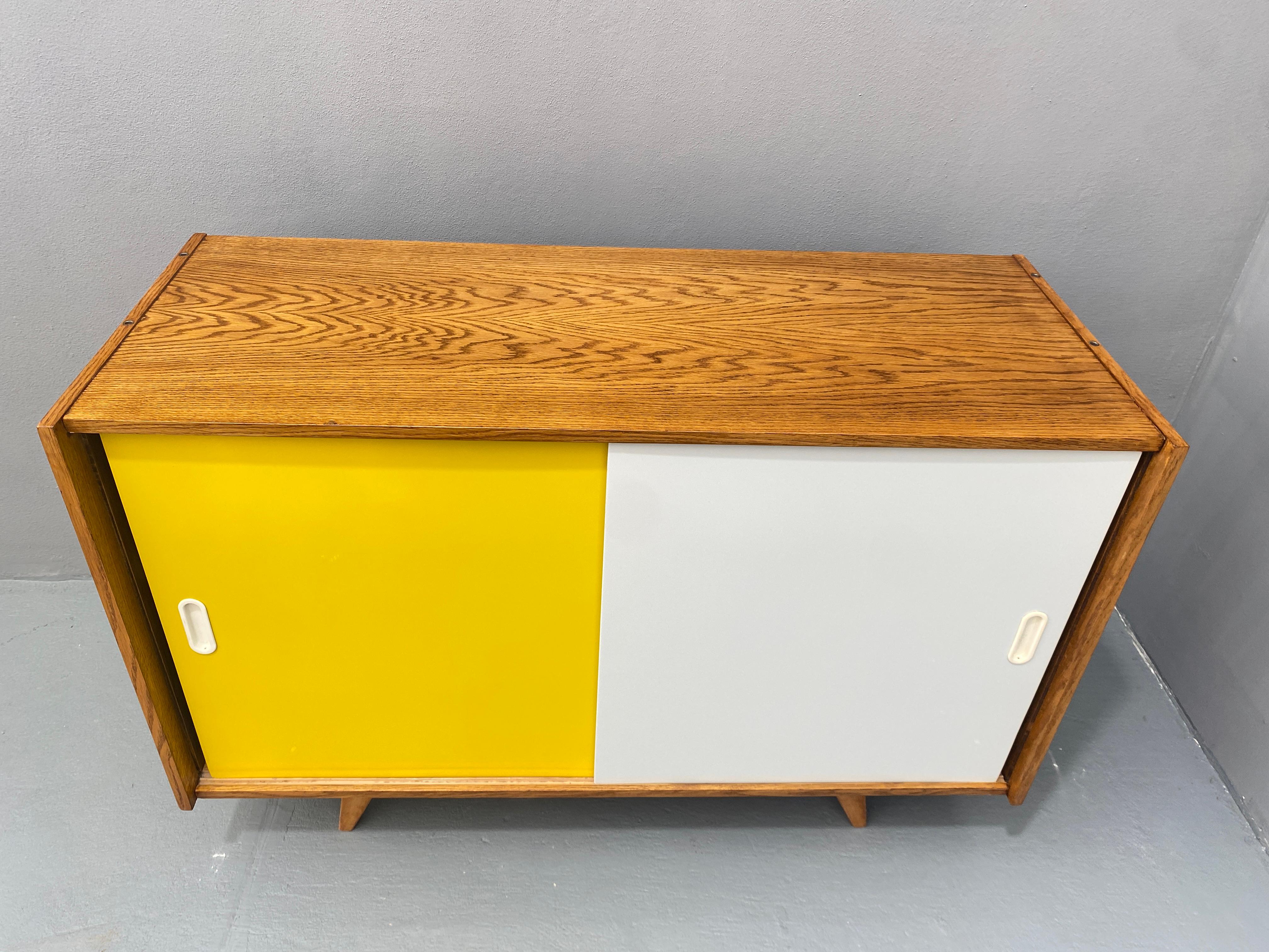 Buffet du milieu du siècle U-452 par Jiří Jiroutek, années 1960, Tchécoslovaquie en vente 8