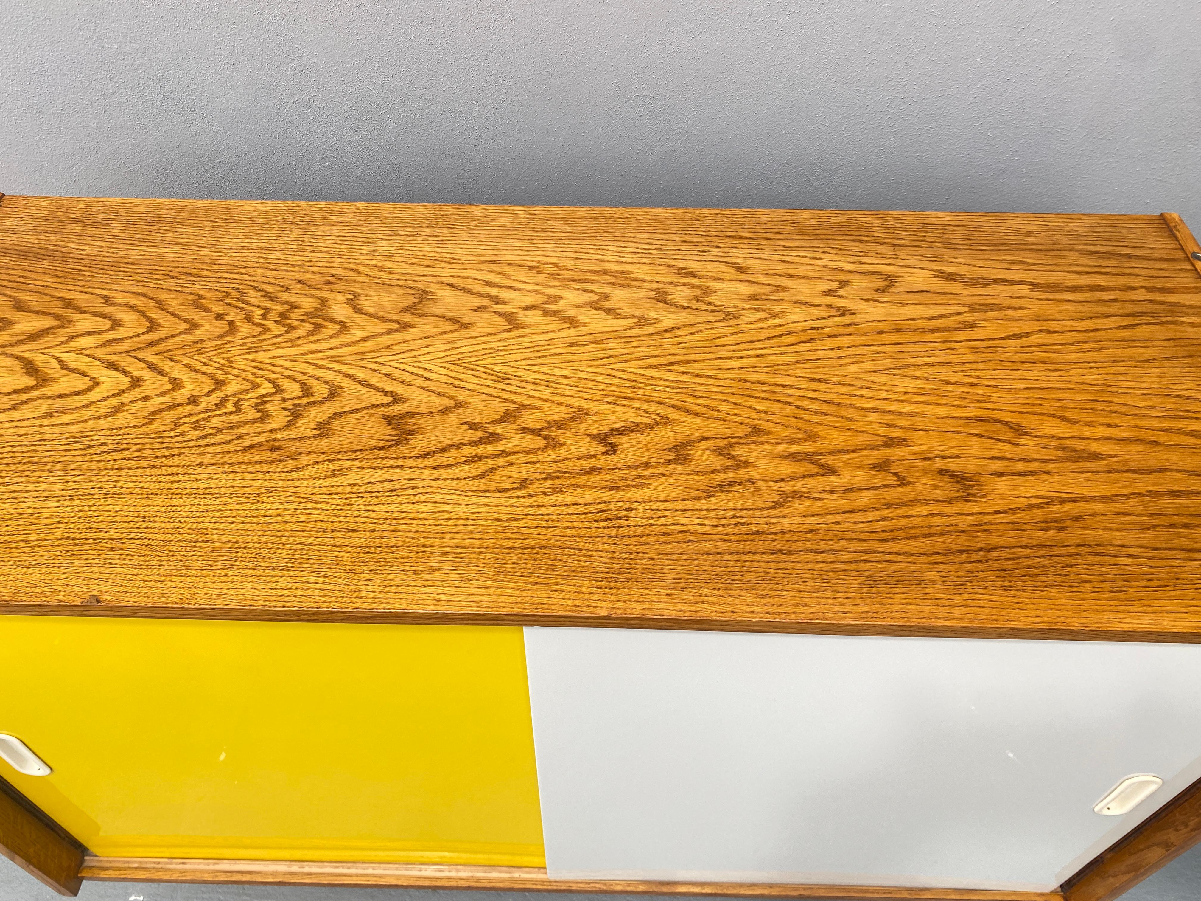 Buffet du milieu du siècle U-452 par Jiří Jiroutek, années 1960, Tchécoslovaquie en vente 9