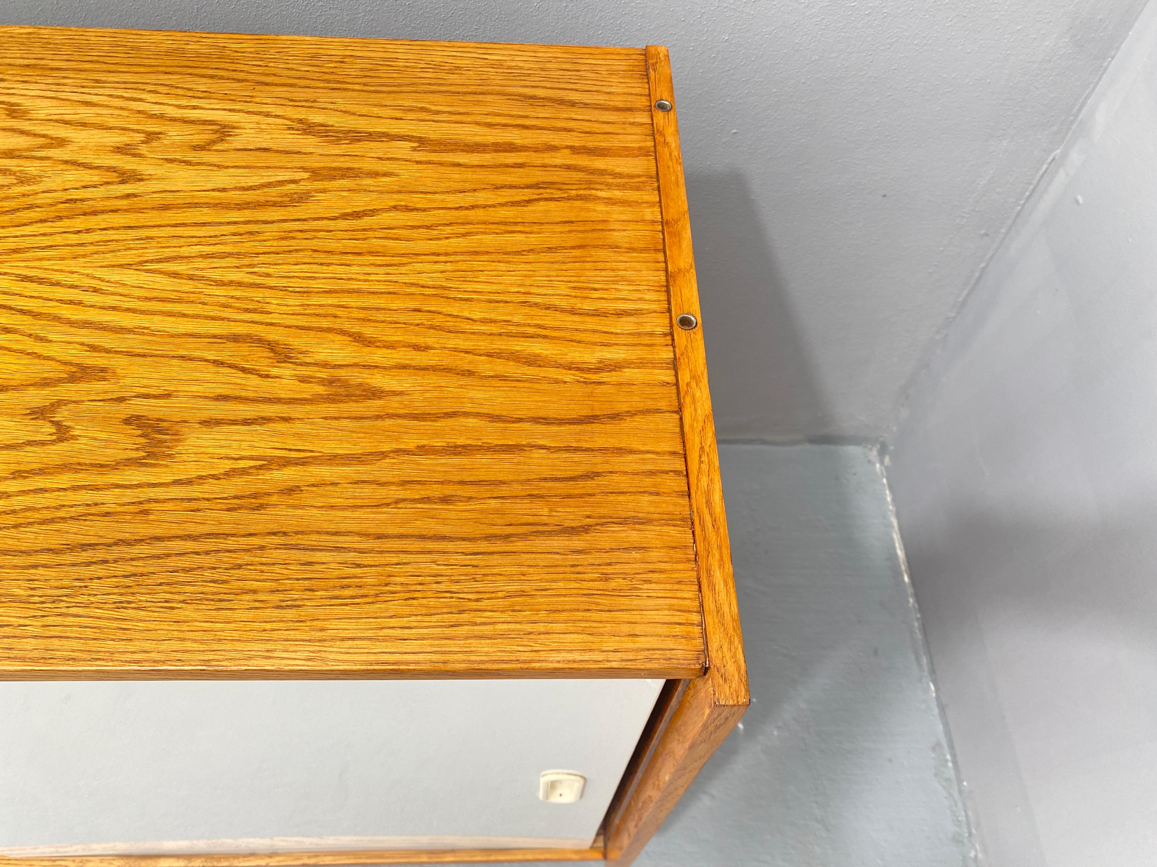 Buffet du milieu du siècle U-452 par Jiří Jiroutek, années 1960, Tchécoslovaquie en vente 11