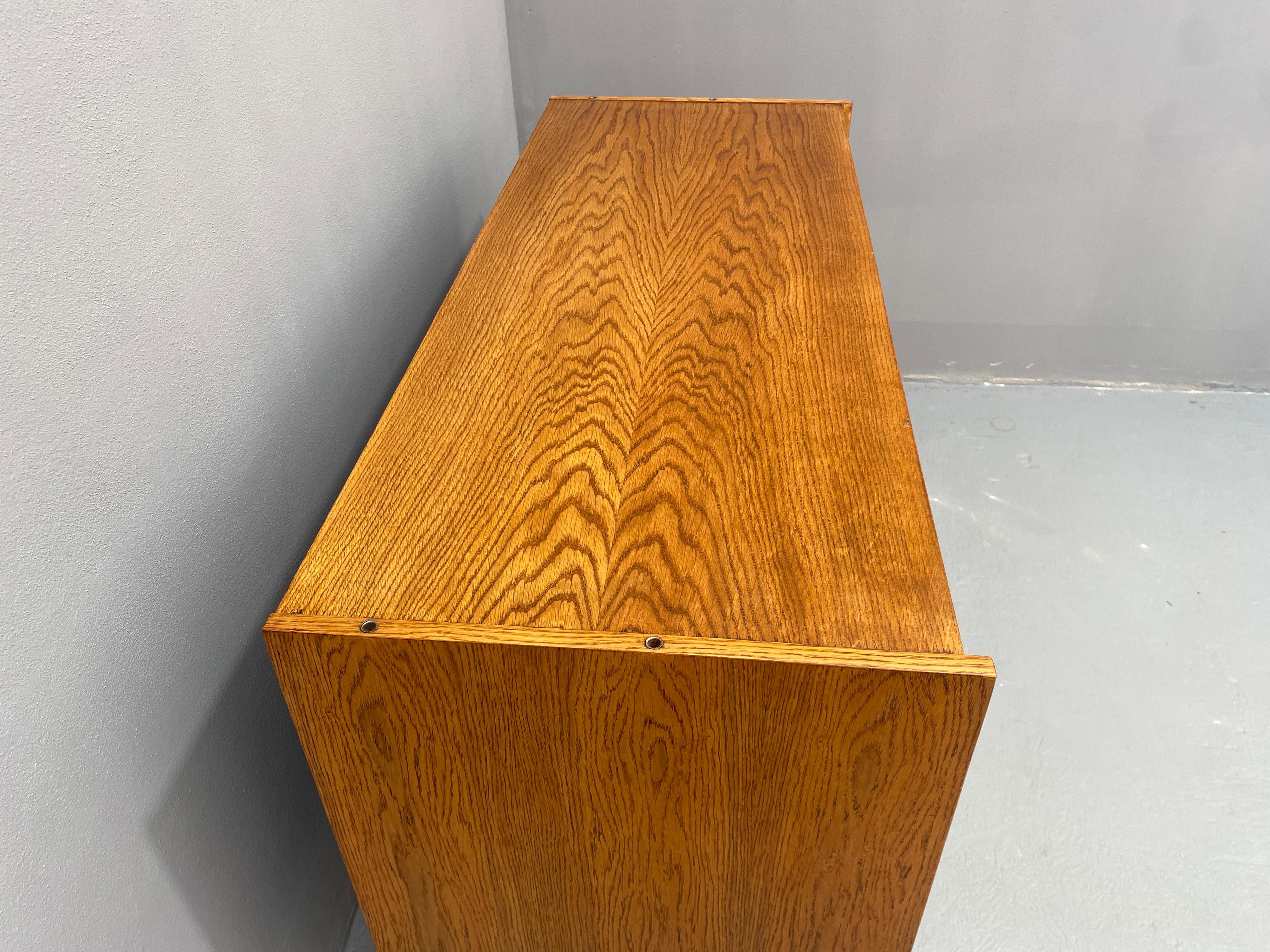Stratifié Buffet du milieu du siècle U-452 par Jiří Jiroutek, années 1960, Tchécoslovaquie en vente